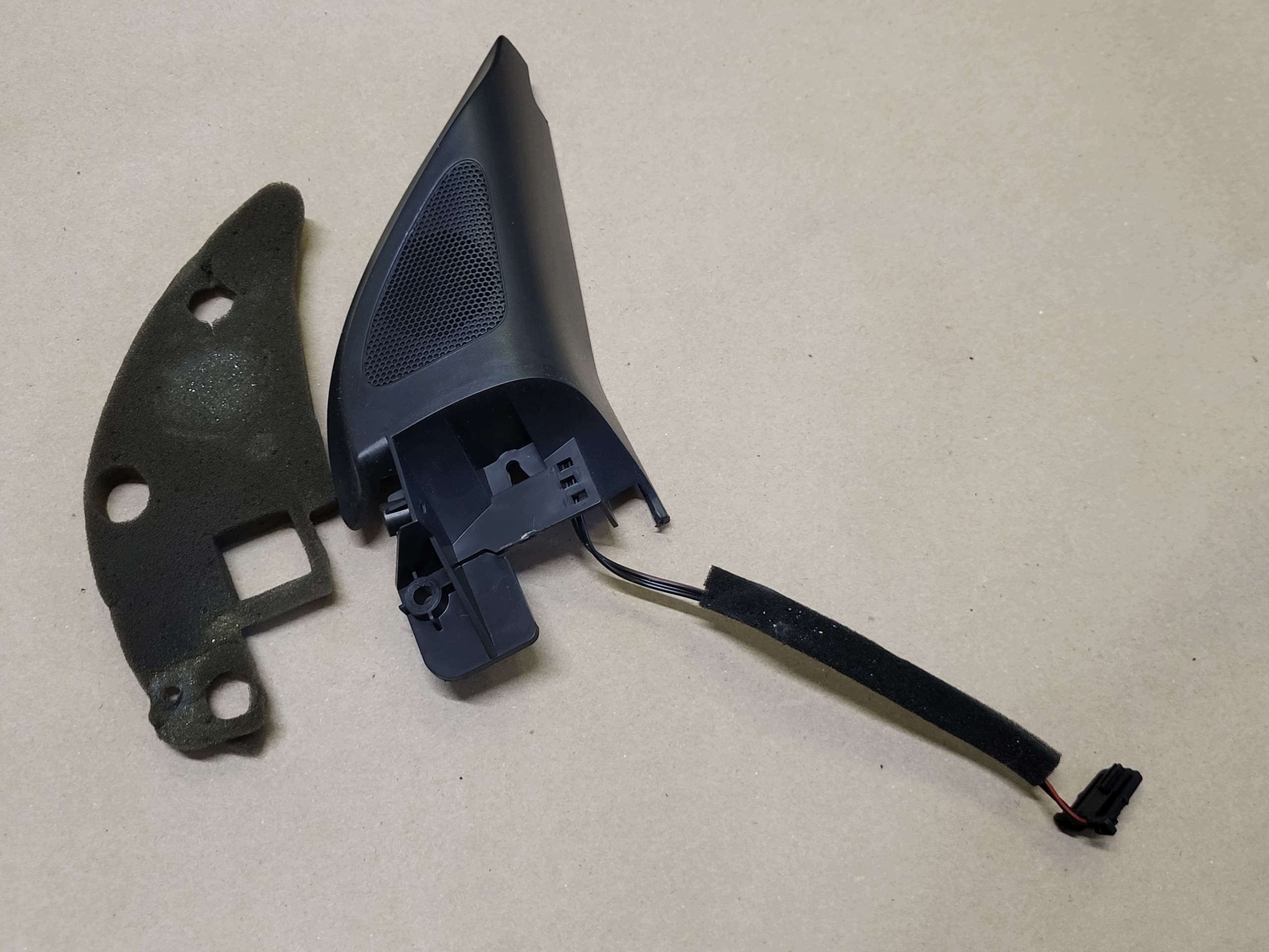 speaker tweeter cover triangle Z door right front VW GOLF V OE