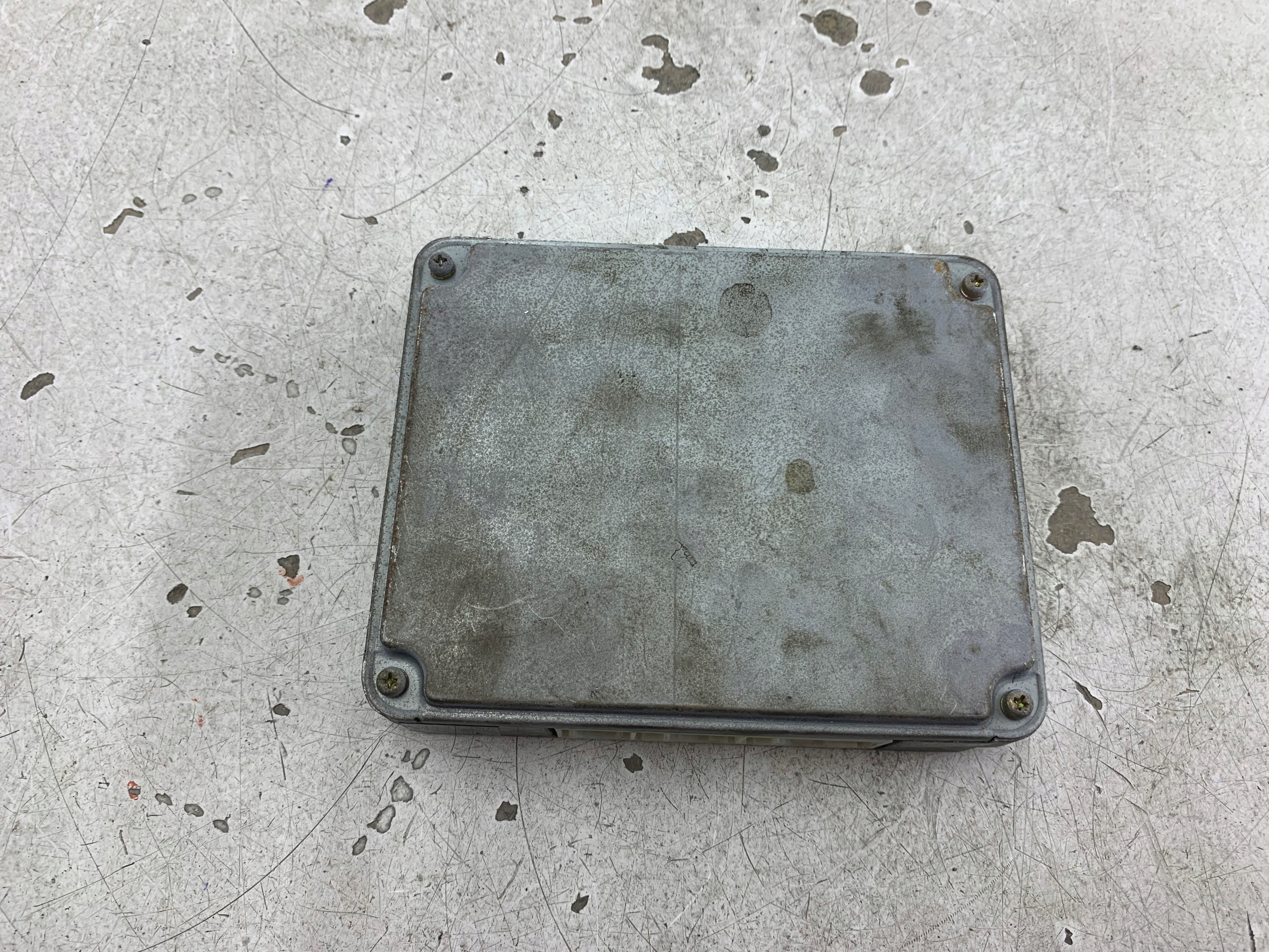 MAZDA DEMIO 1.3 control unit of the engine computer B5E118881B