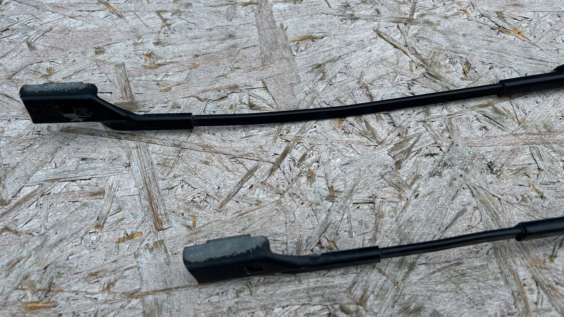 wiper arms front right + left VW PASSAT B7 10-14
