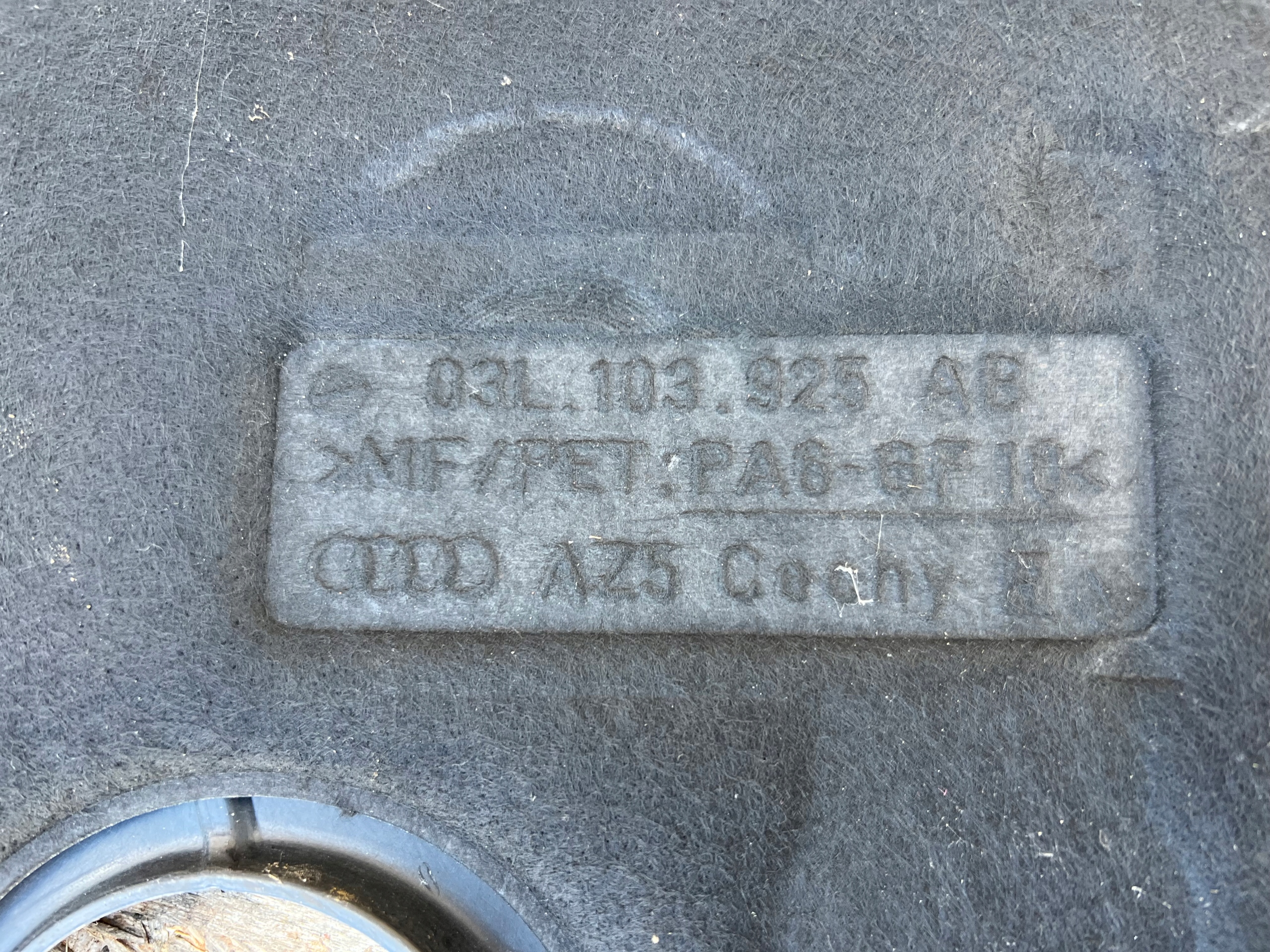 cover cover upper of the engine AUDI A4 B8 A5