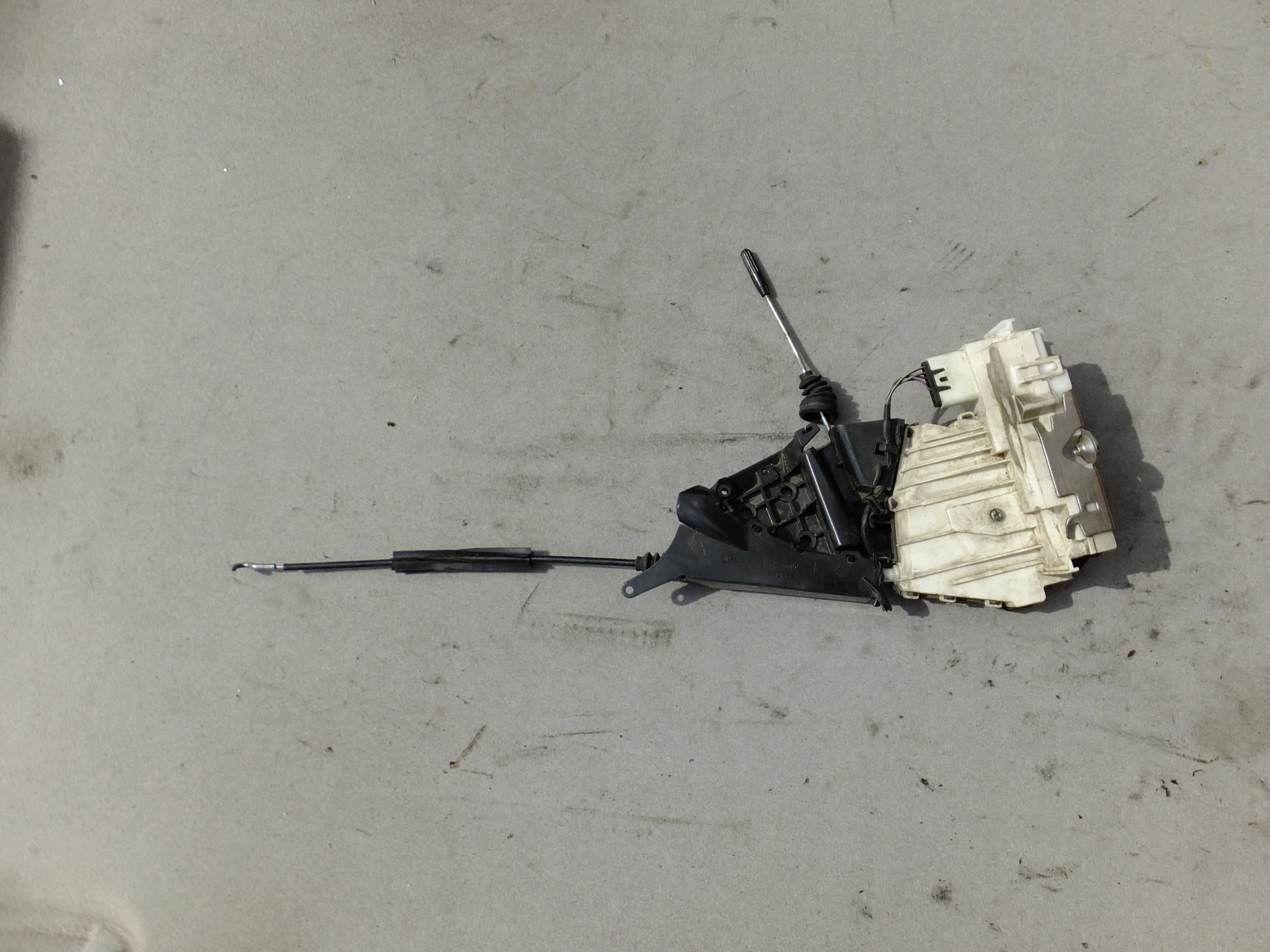 lock left rear part mercedes w169 1697302135