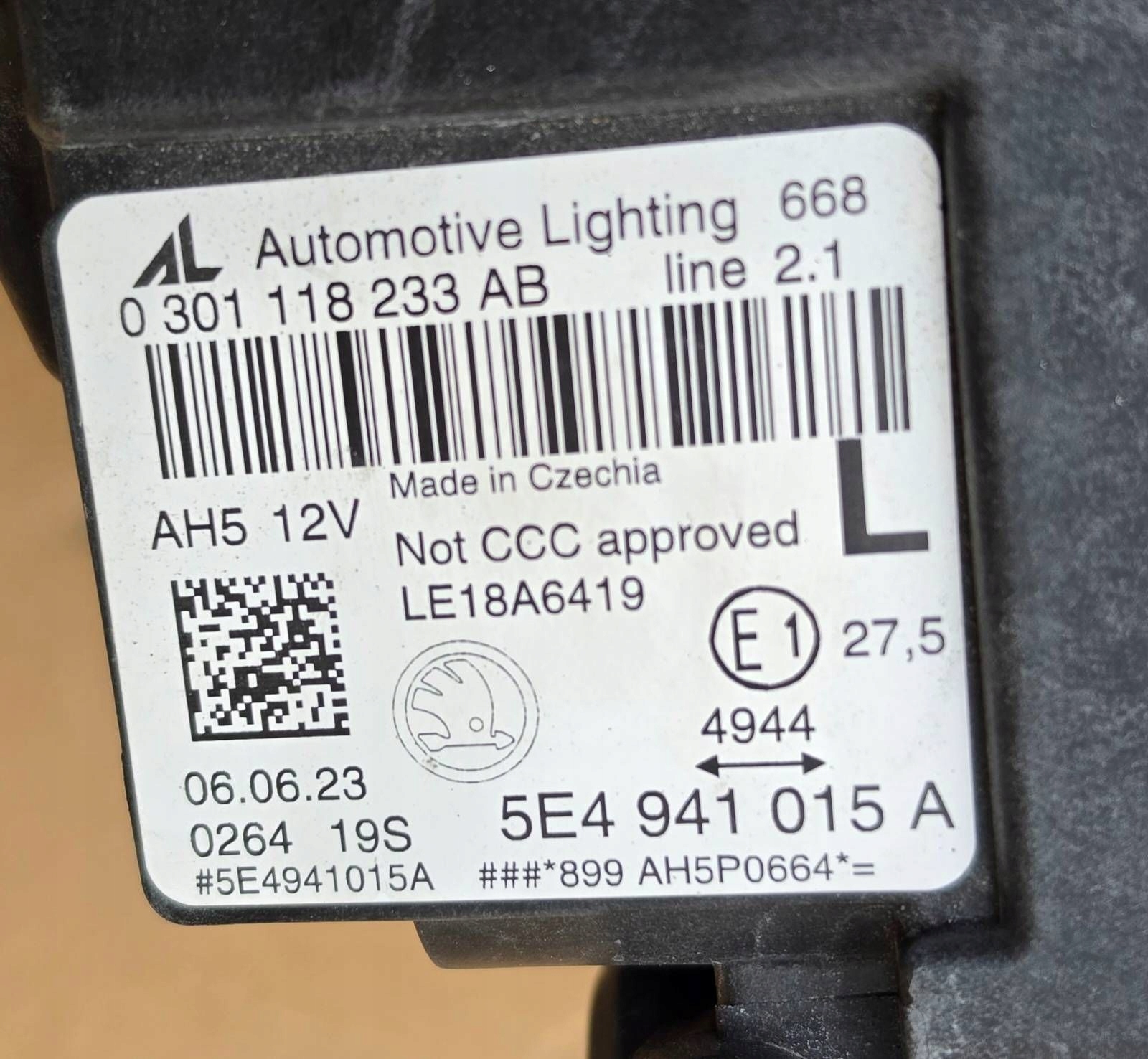 Skoda Octavia 4 IV light front left crystal lighting before lift