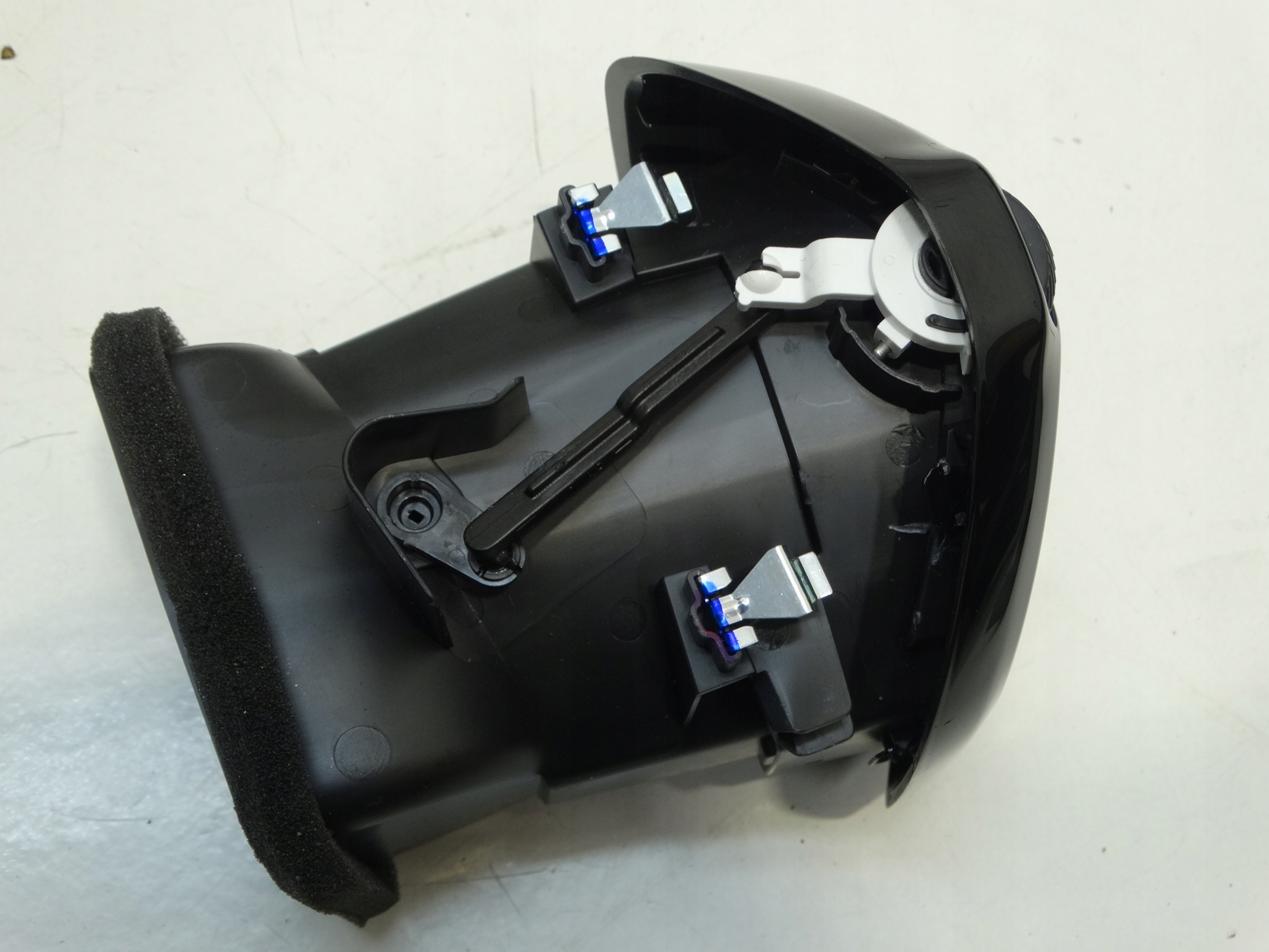 grid air conditioning devices right front CITROEN C4 III 9831805480 2020R.