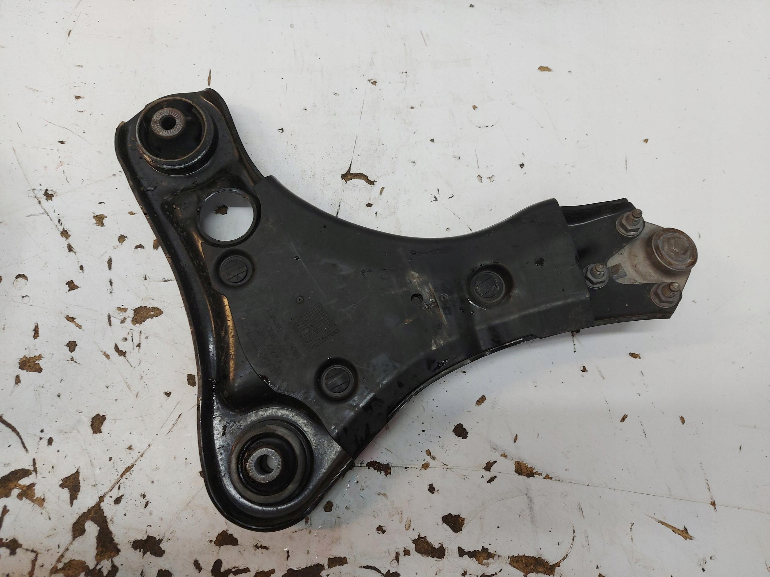 Ford Explorer VII R2KB, arm left front