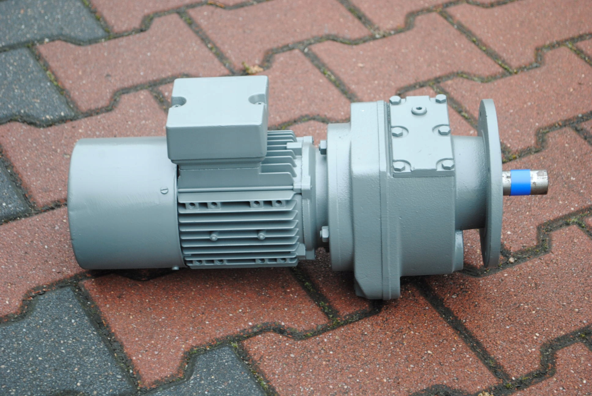 Motoreduktor kołnierzowy 0.37kw. 61obr. z hamulcem Marka WEM