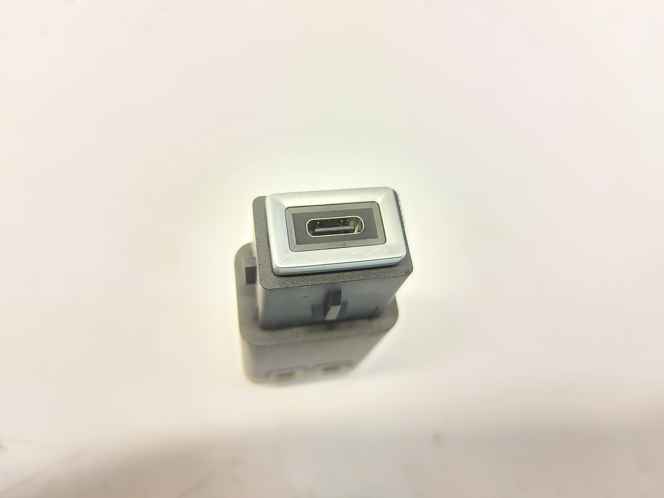 PSA Vivaro Jumpy Expert Proace adapter PORT USB 9848394780