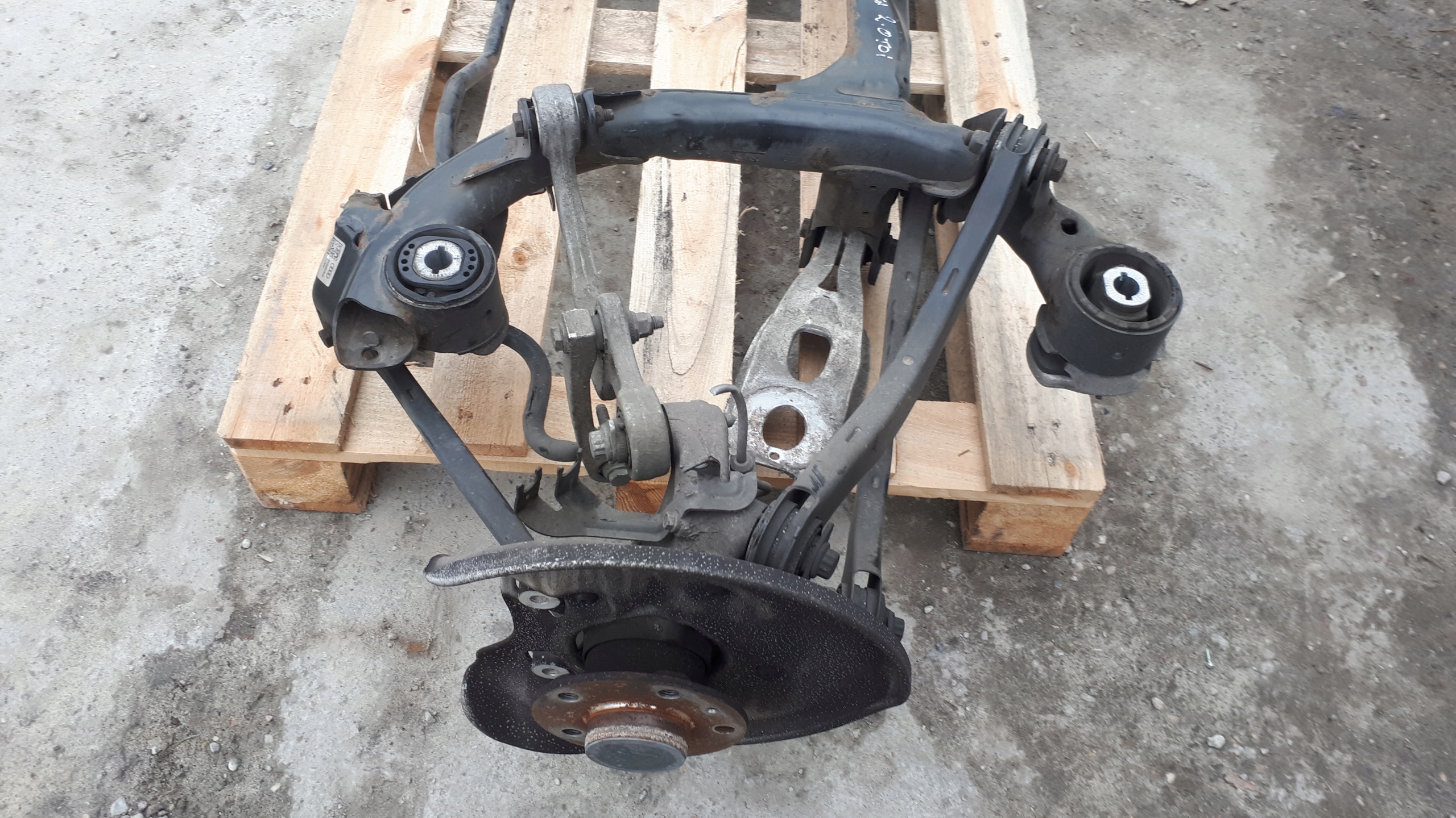 A4 B9 8W sider sususpension rear. axle beam A5 8W