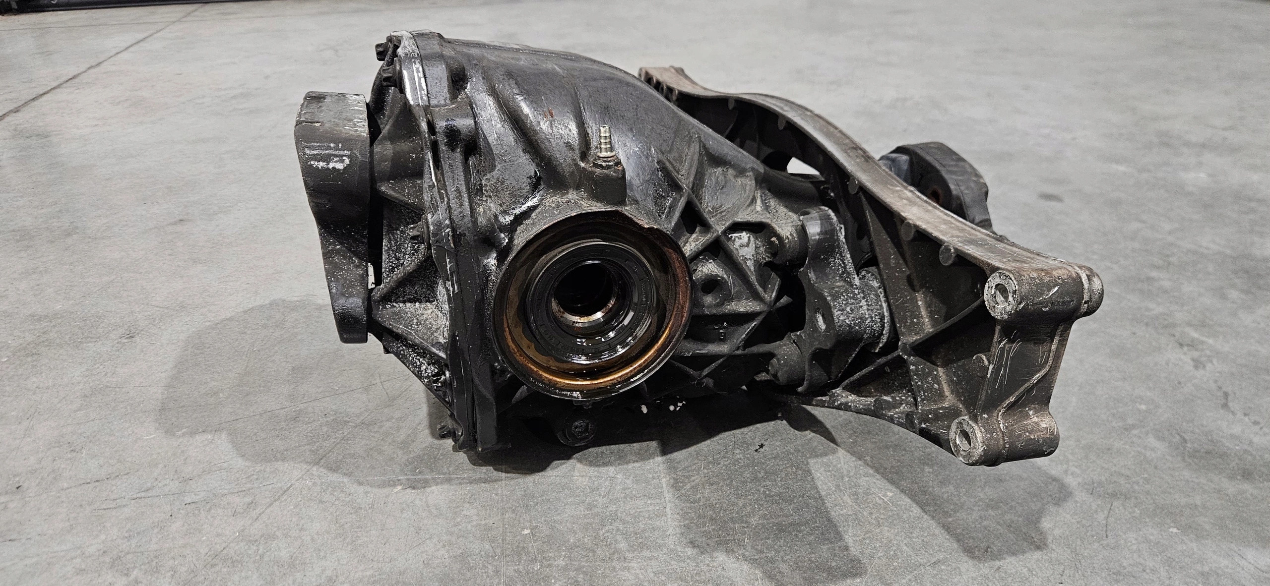 differential diff rear part MERCEDES S 65 66 AMG COUPE A2213511705 original