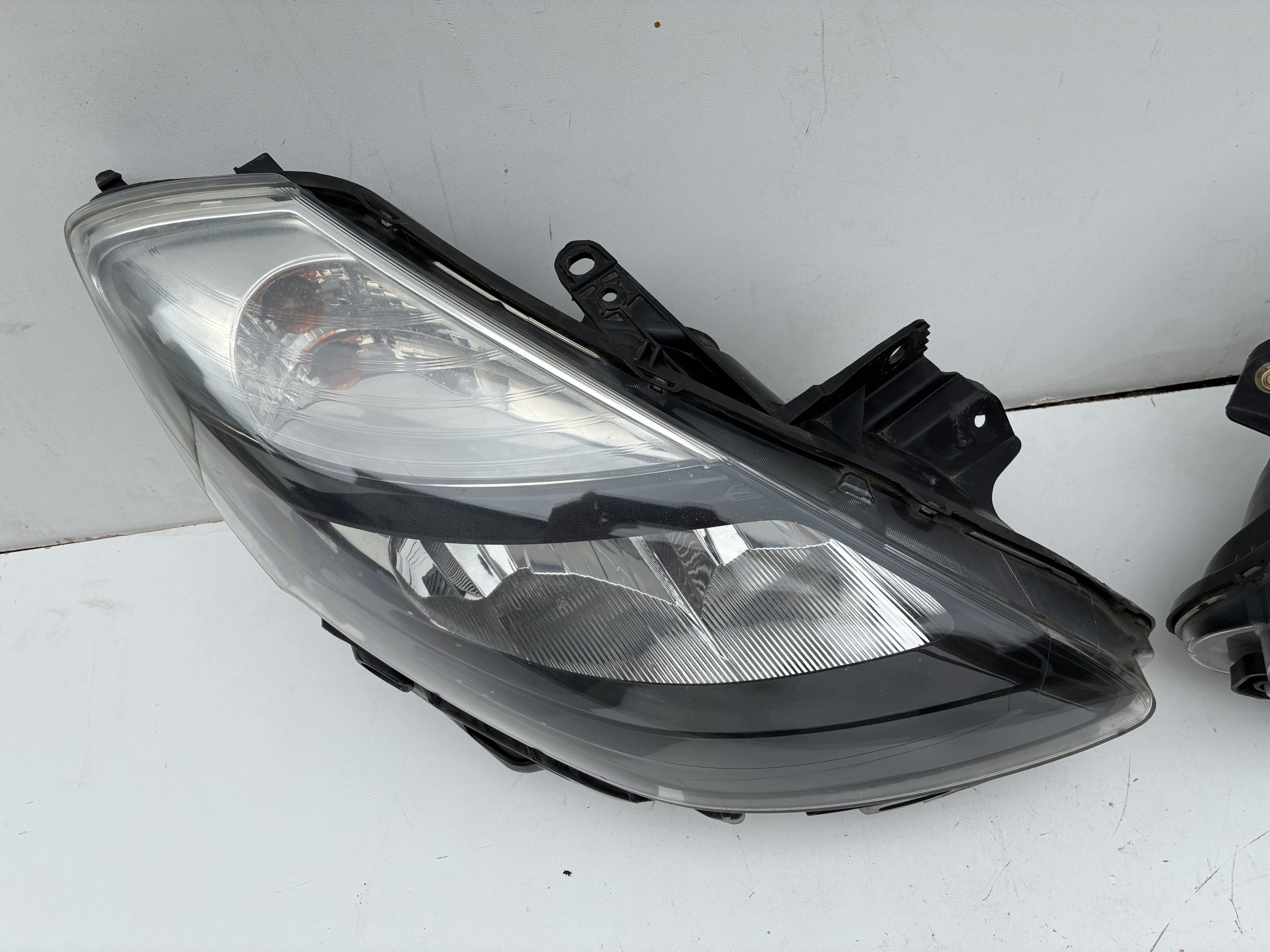 Reflektor light front front right left Renault Clio III Lift 09-12r. Eu