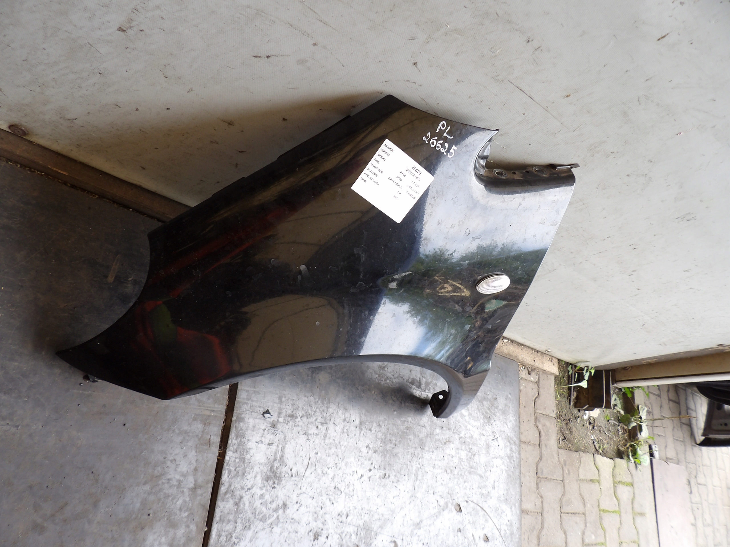 Mercedes W168 fender left lak. 696