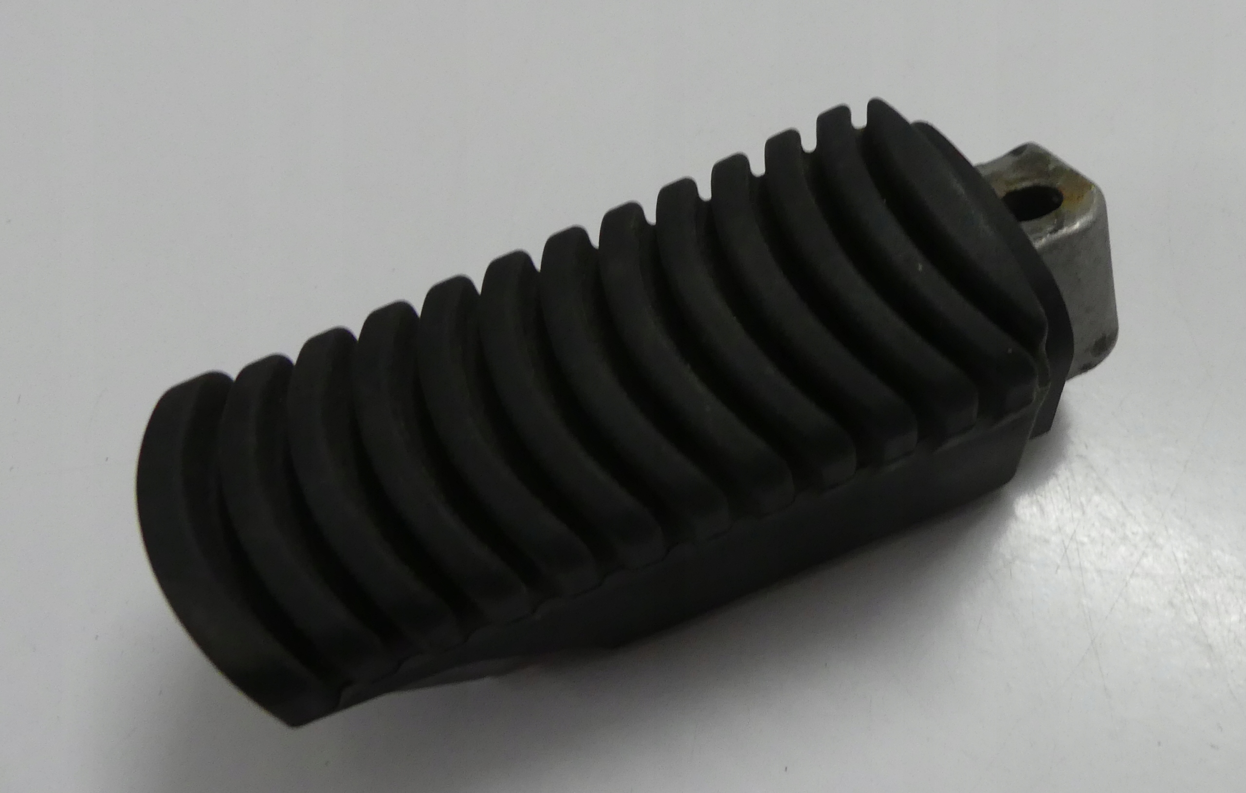 46717664225 - . Подножка левая BMW R1200 GS R1200GS K25 08 +