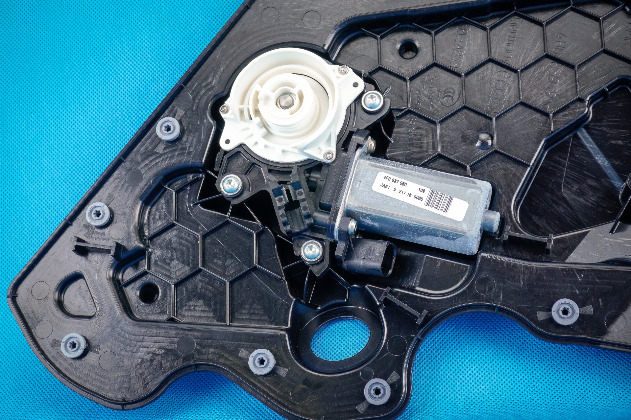 engine dociagu door Audi A6 A7 A8 S8 4H 4F0837060 4H0839916A