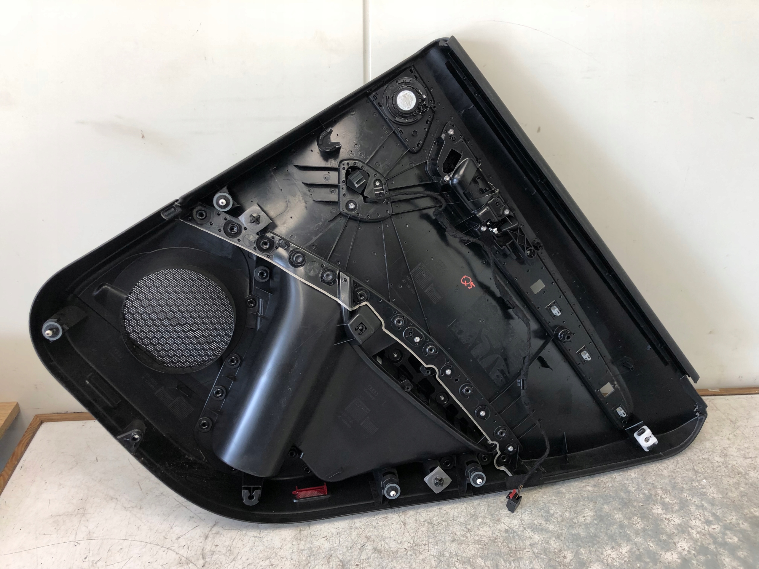 side door left rear part AUDI Q5 8R