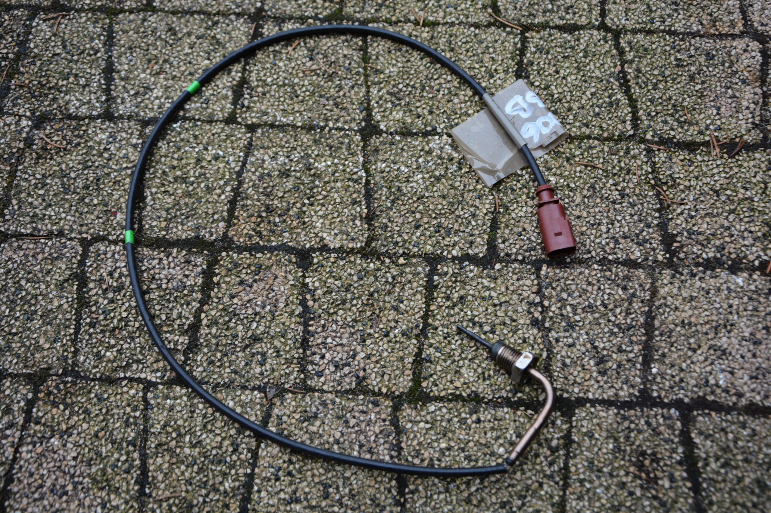 CZUJNIK TEMPERATURY SPALIN VW AUDI 04L906088BB