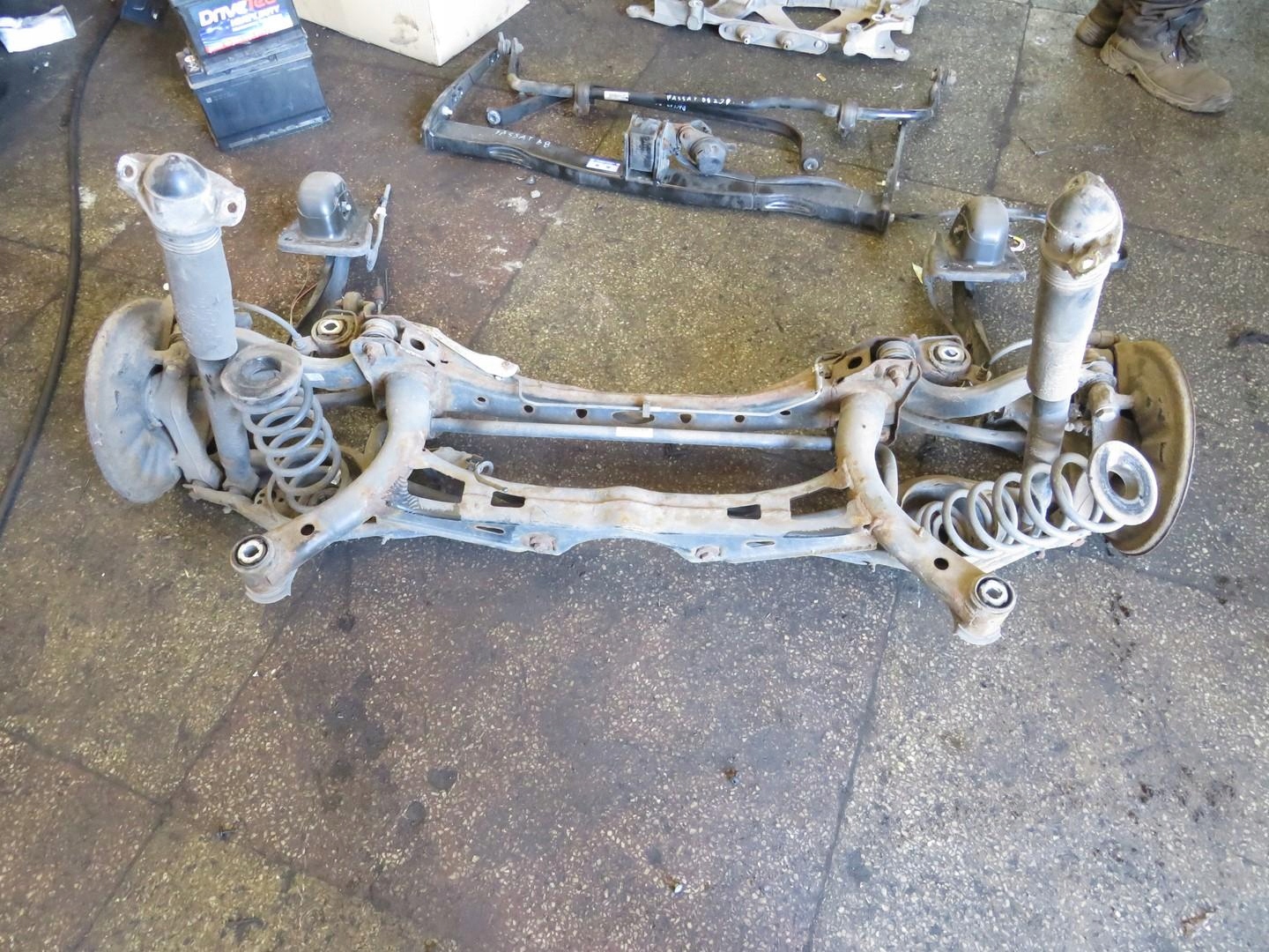 BELKA ZAWIESZENIE OŚ TYŁ PASSAT B8 KOMBI