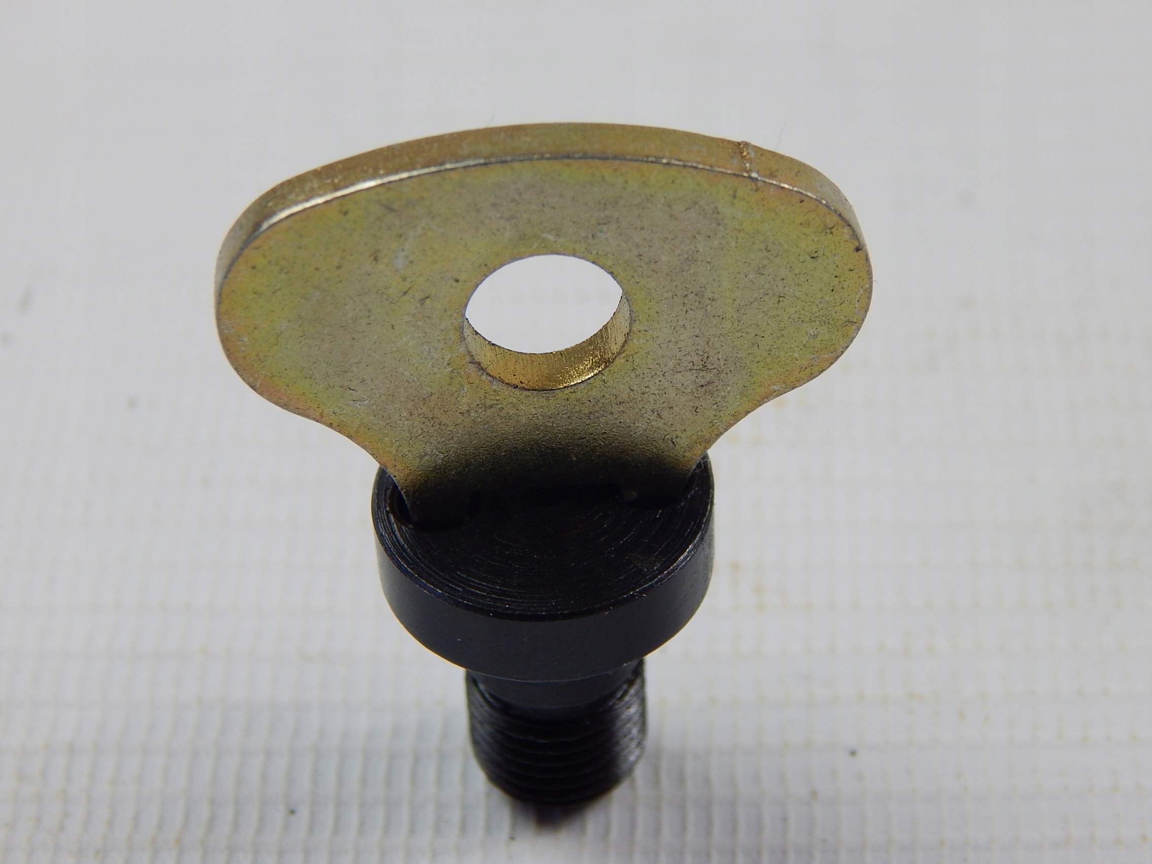 ŚRUBA I KLUCZYK DO SCHOWKA BAKU M-72 Producent KMZ