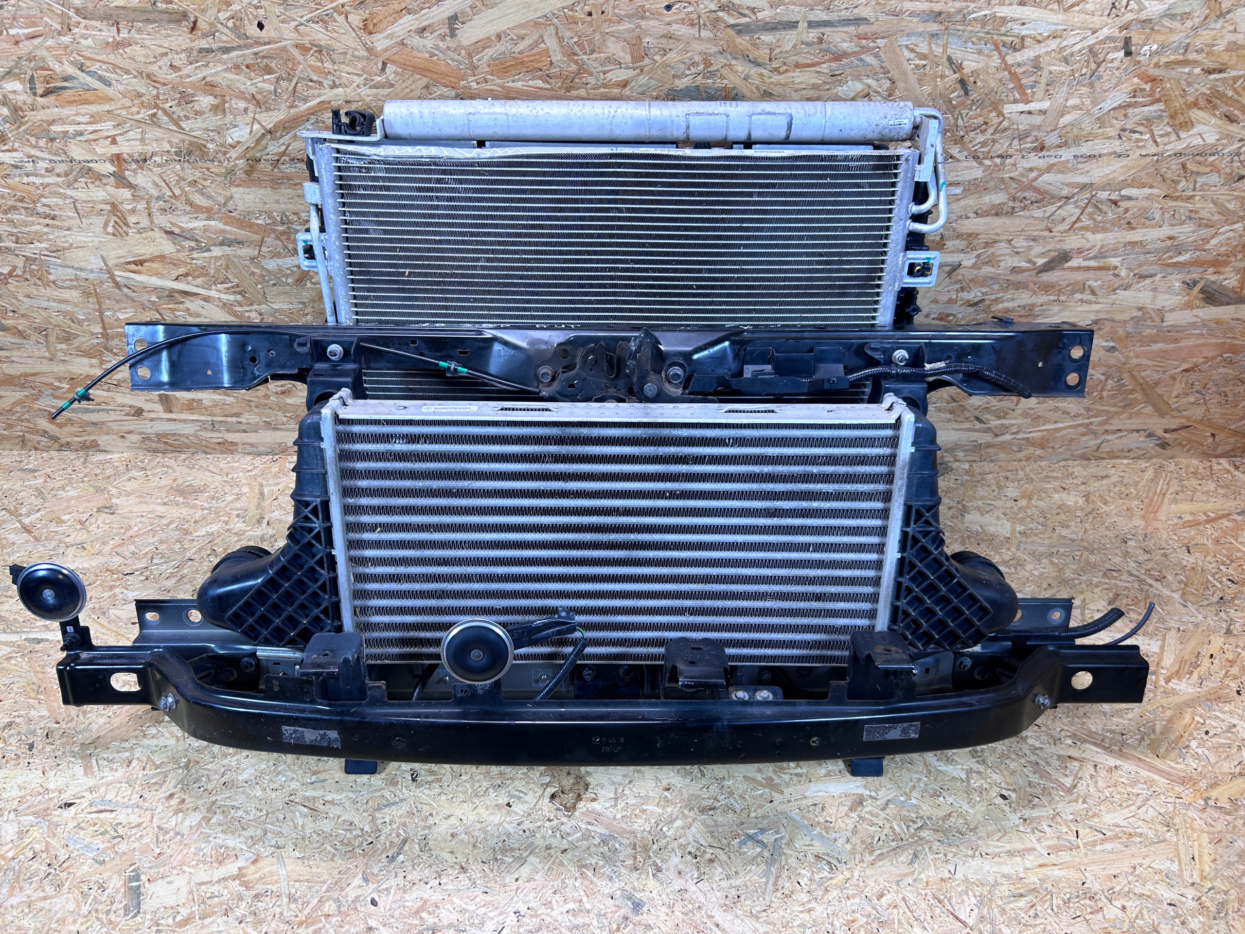 PAS PRZEDNI WZMOCNIENIE BELKA CHŁODNICE MERCEDES X KLASA W470 X470 3.0D AUT