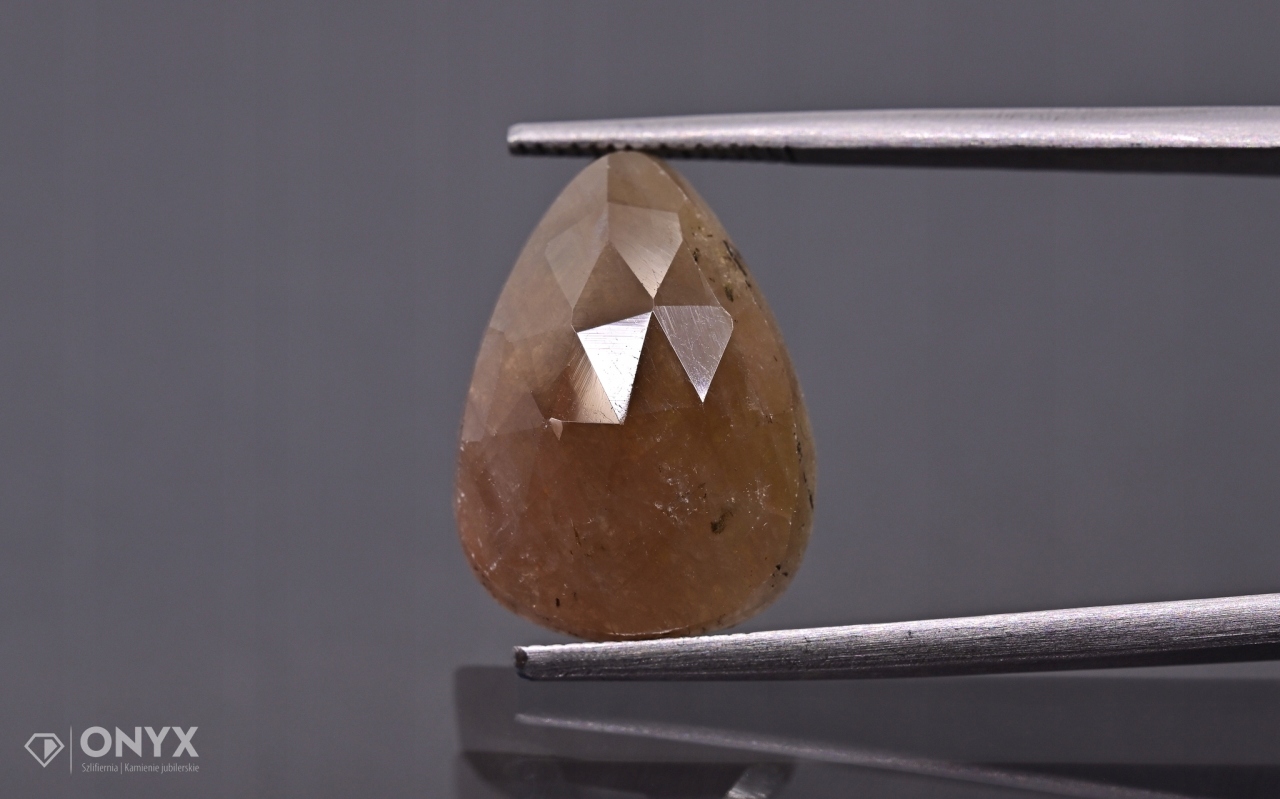 Safír fasetovaná rozeta slza 16,5x12 mm