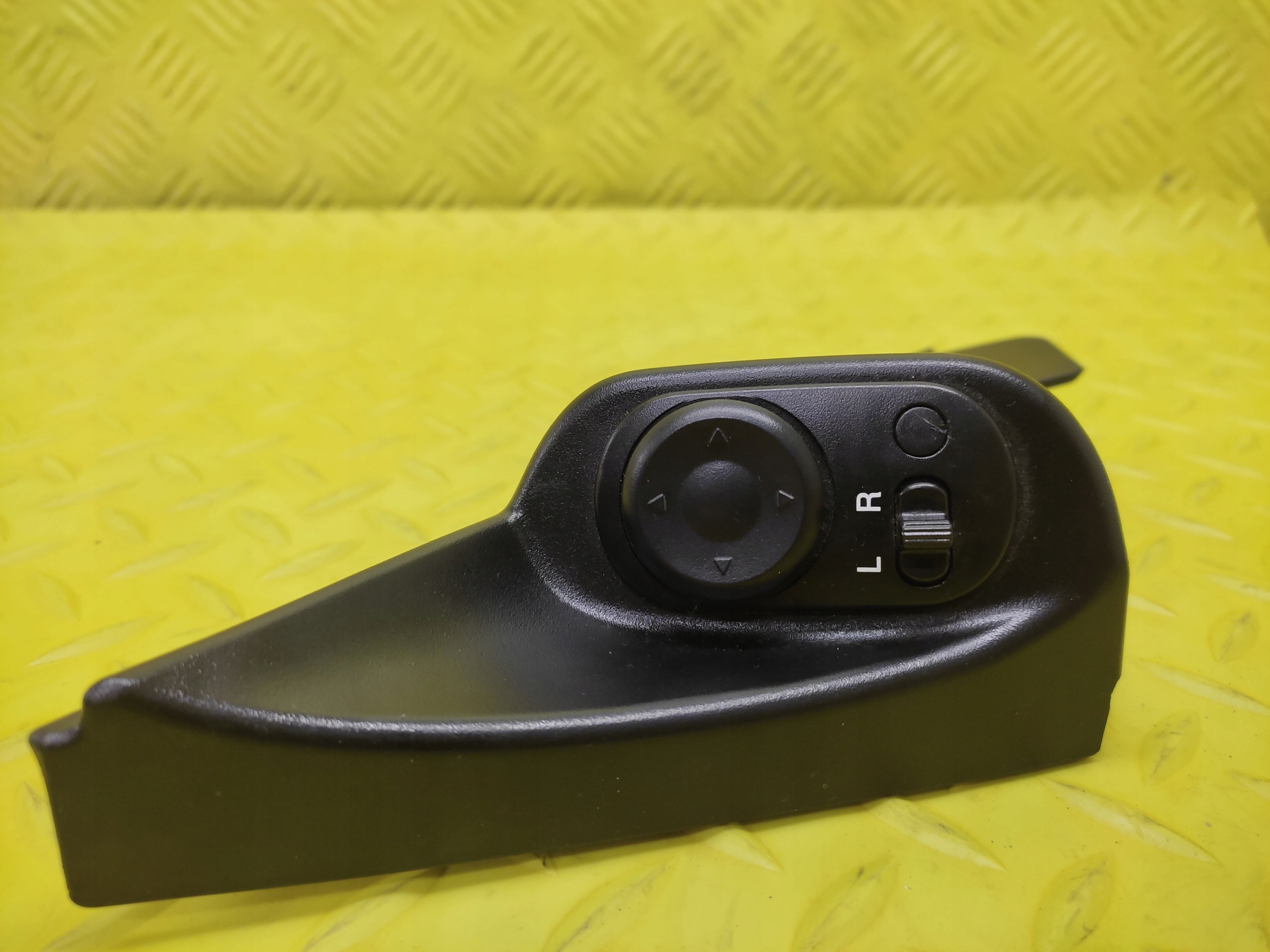 SUZUKI FORENZA mirror control switch button