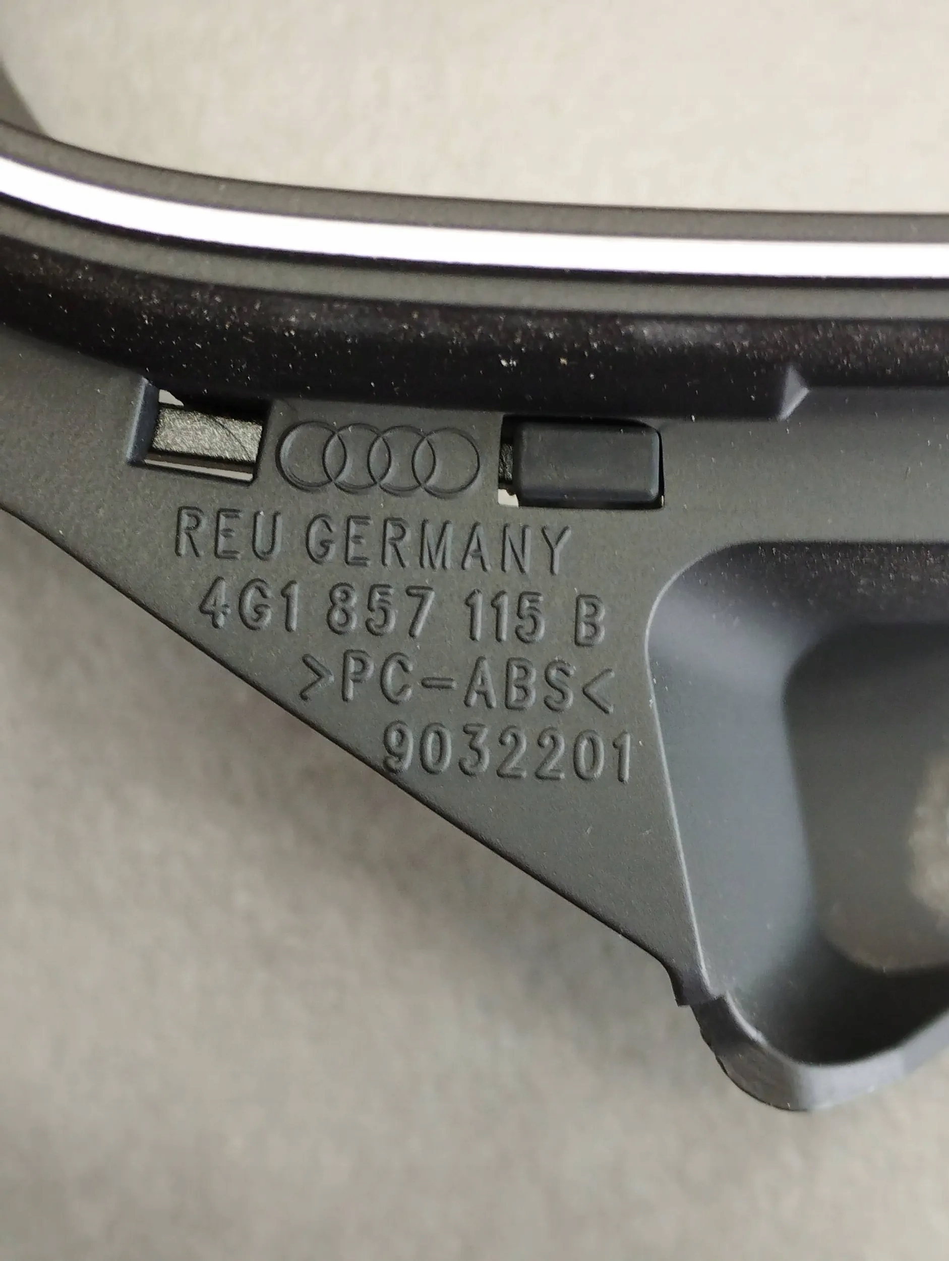 AUDI A6 C7 instrument panel frame 4G1857115B