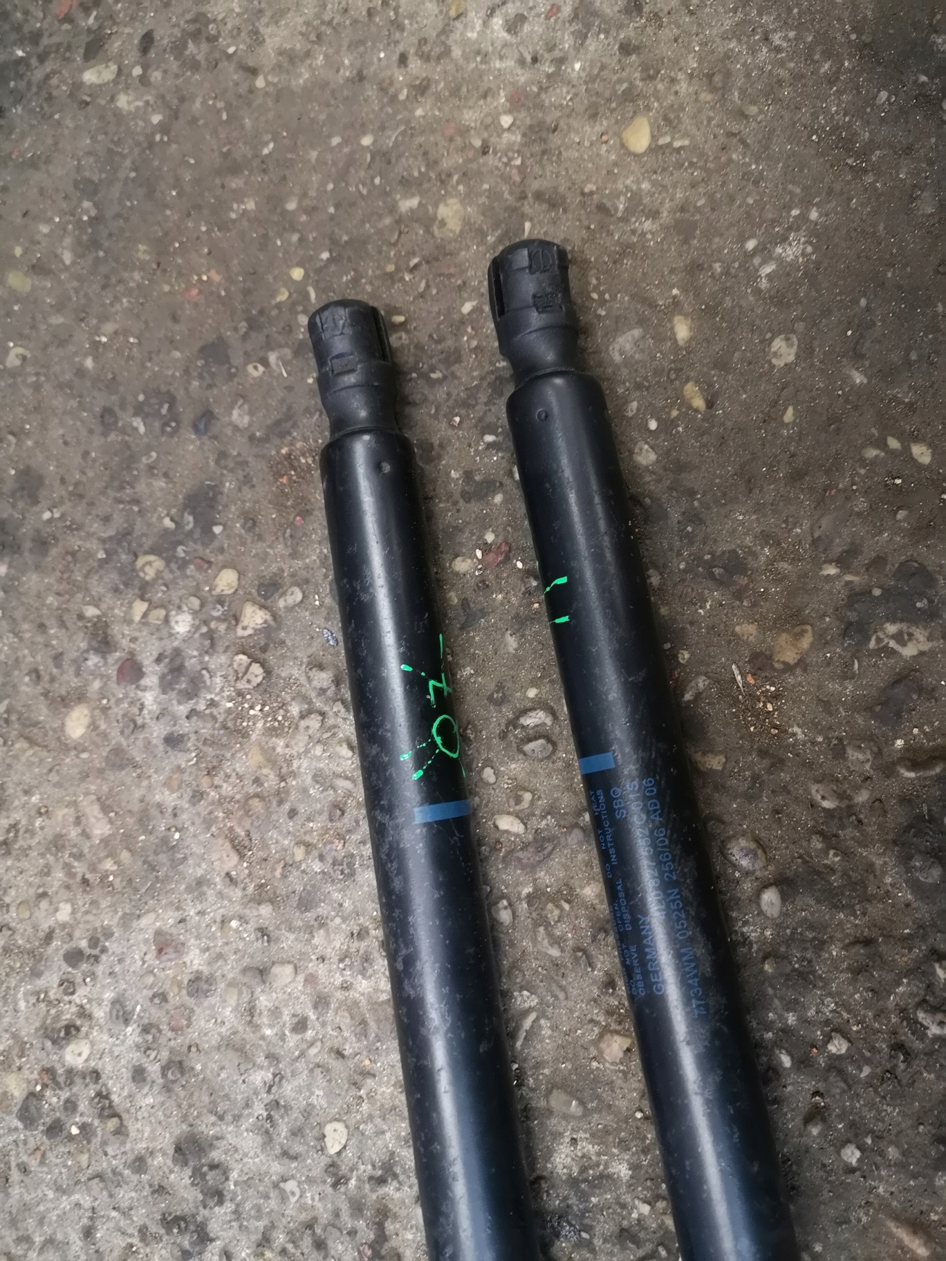 AUDI Q7 4L Dämpfer Gasfeder heckklappe 4L0827552C KPL.