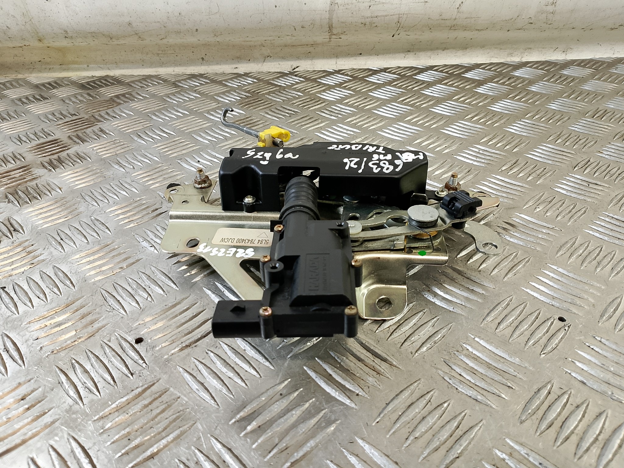 lock bonnet rear part MAZDA TRIBUTE 5L847843400