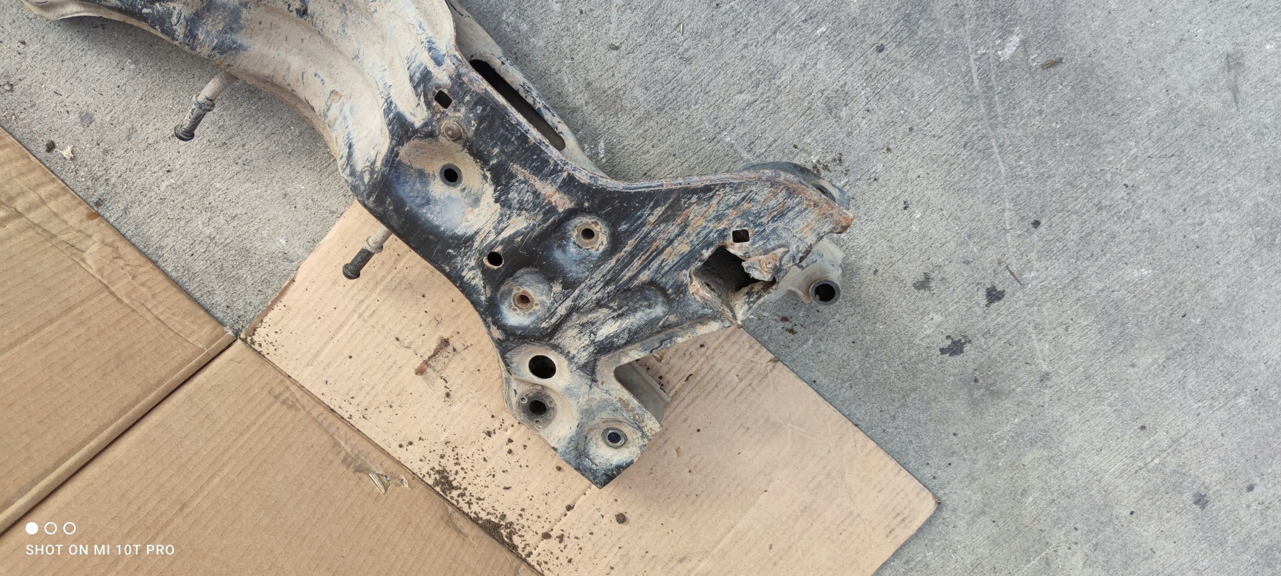 TRAWERS axle beam subframe front AUDI A1 8X 6R0199315