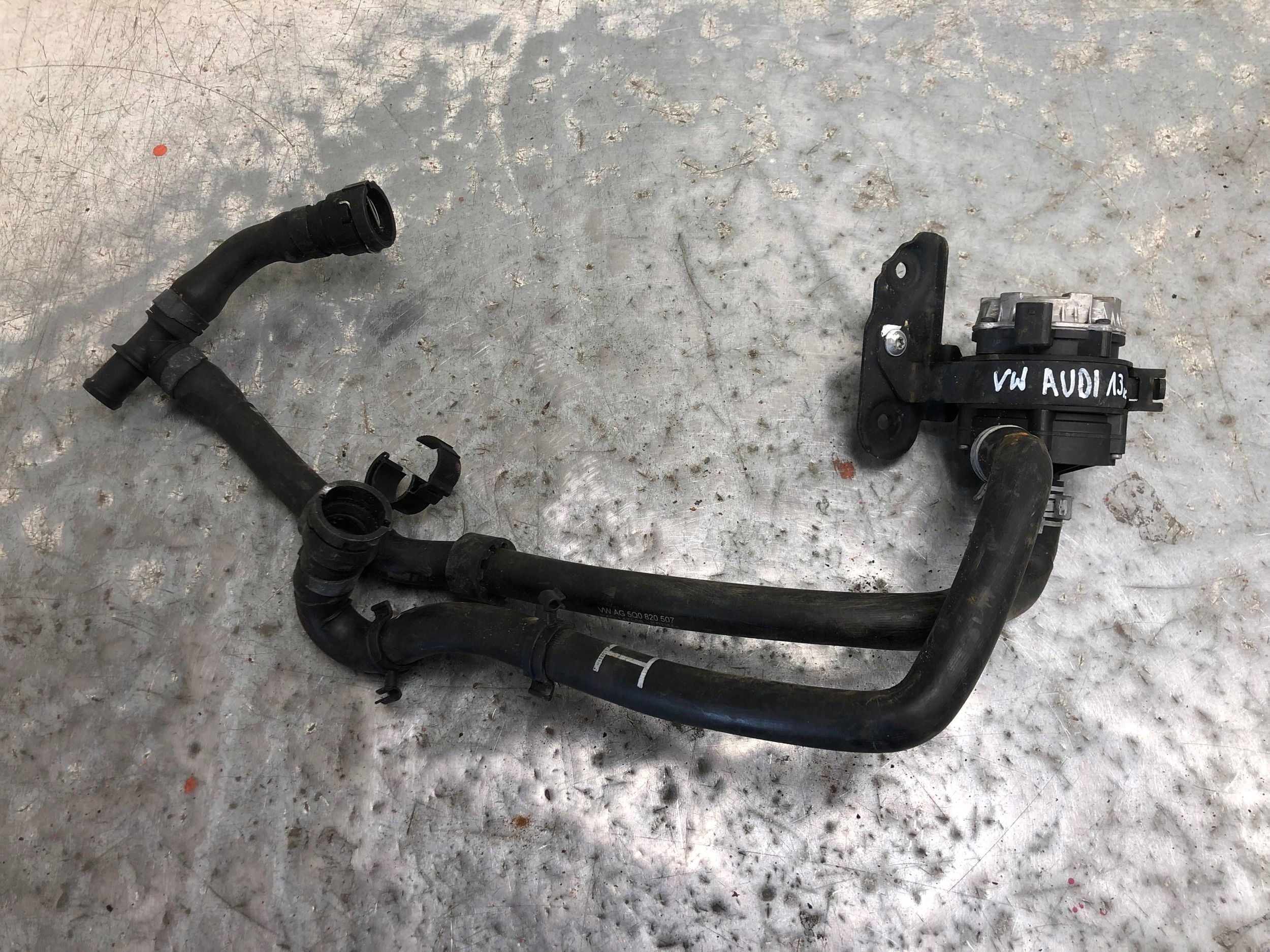 dodatna pumpa vode VW AUDI 04L965567 5Q0820507