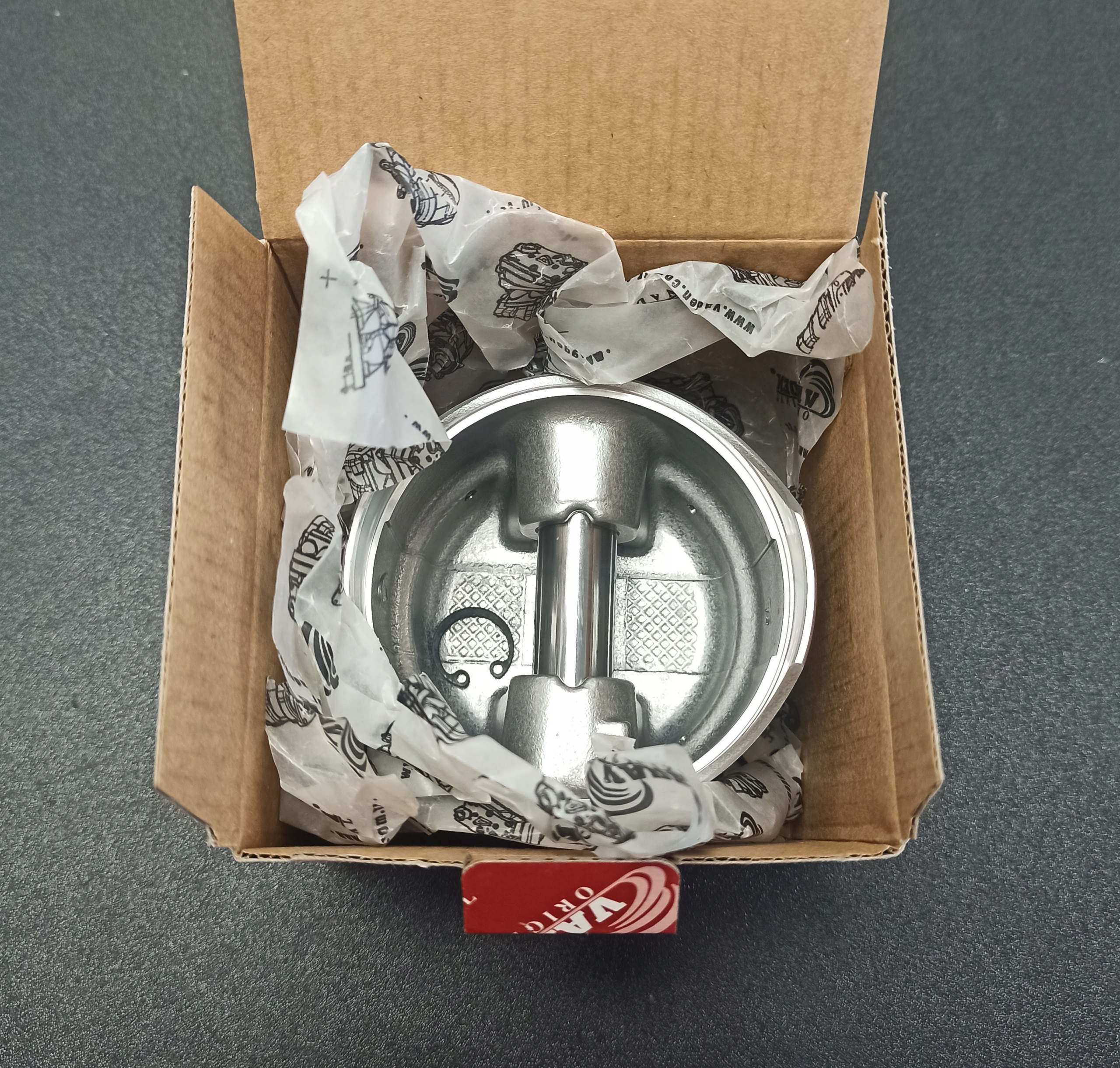 VADEN 7000921100 Tłok Kompresora Powietrza D20 D26 MAN TGX TGS Stan opakowania oryginalne