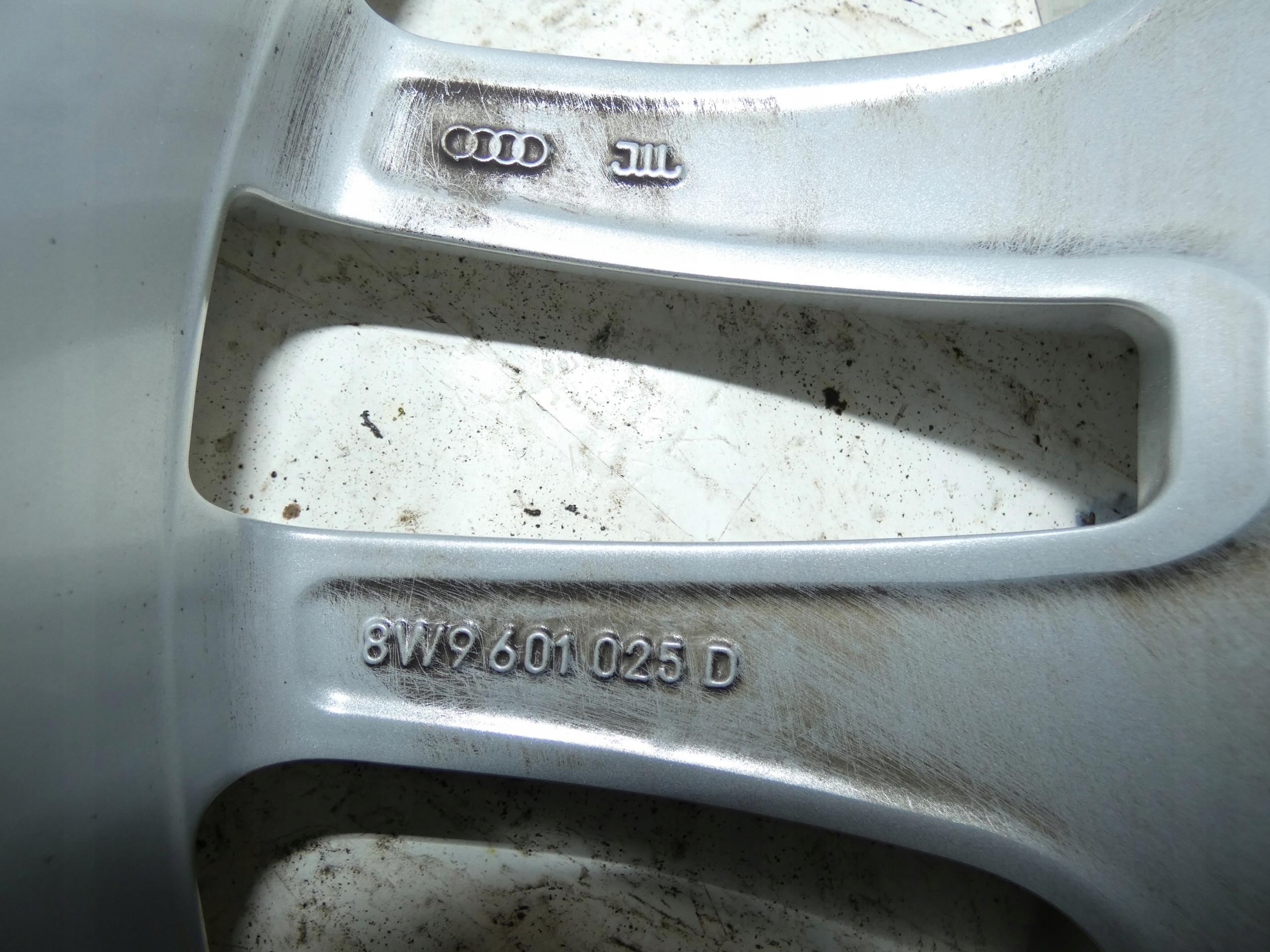 Audi disc aluminium 17 8W0601025D