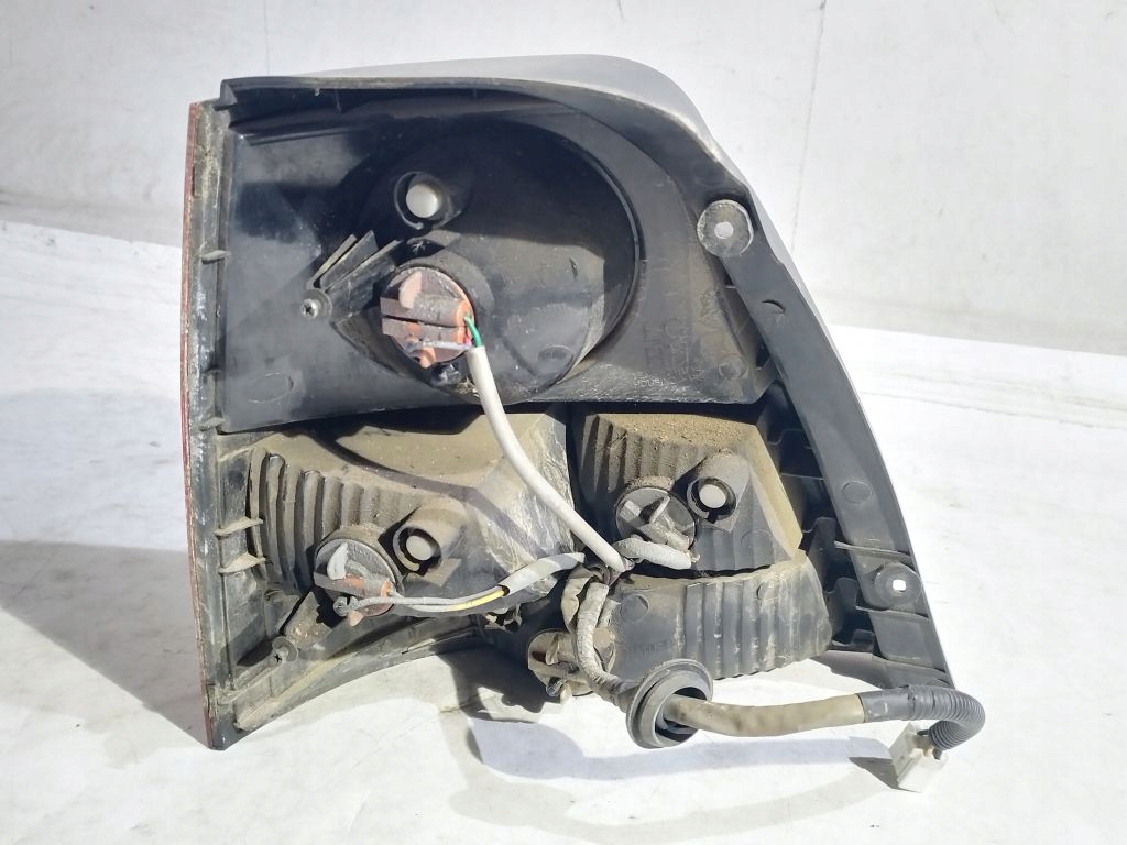 Kia Sorento and light right rear part rear