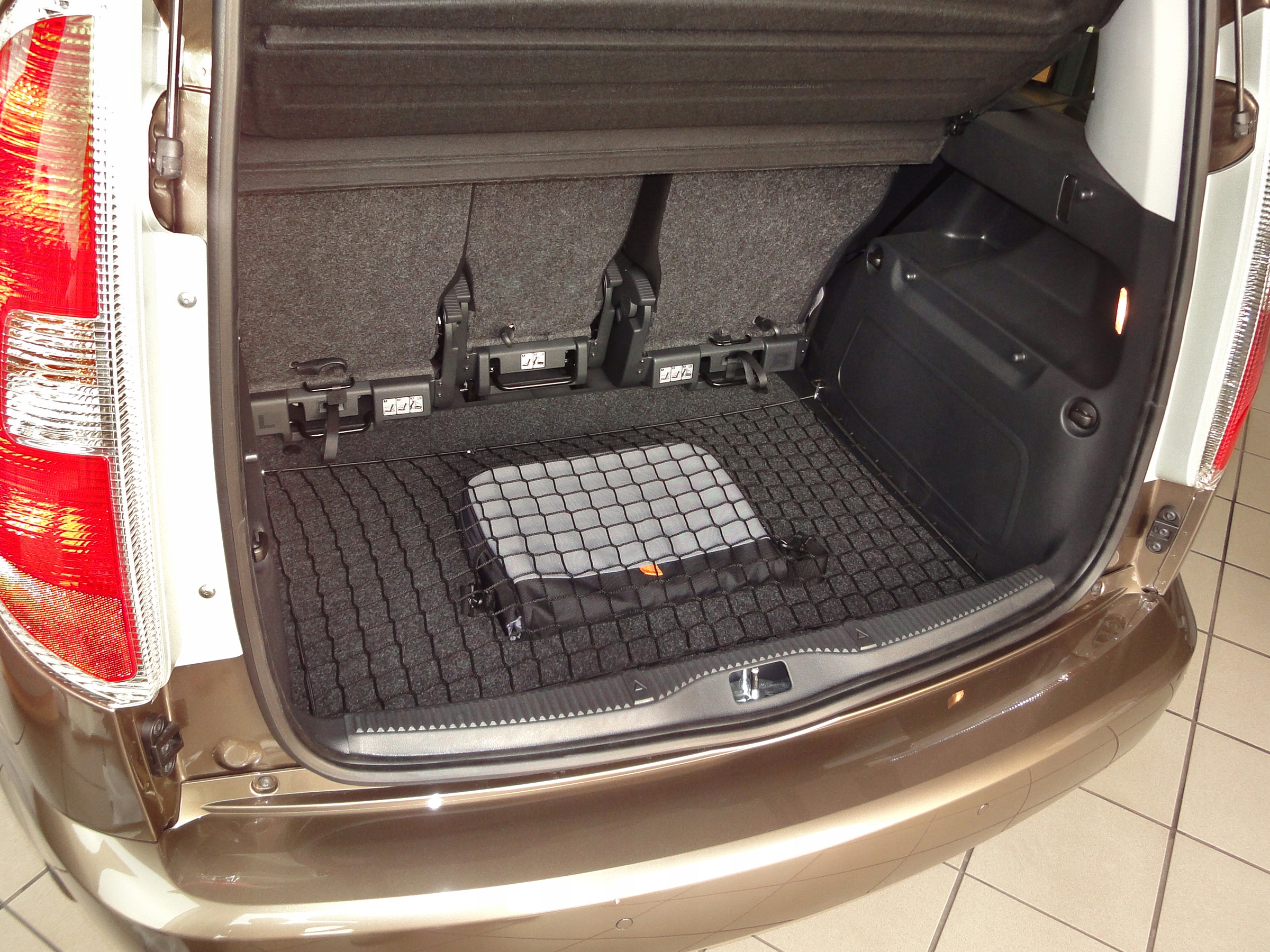 SIATKA DO BAGAŻNIKA SKODA ROOMSTER 2006-2015 Rodzaj siatki