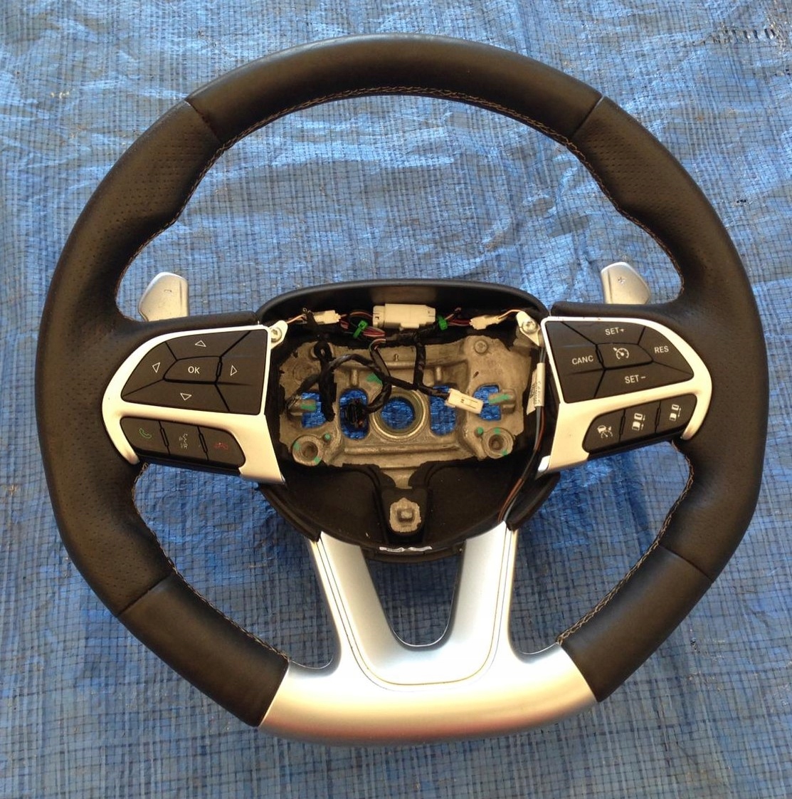 DODGE CHARGER CHALLENGER 6.4 SRT 16 17 РУЛЬ