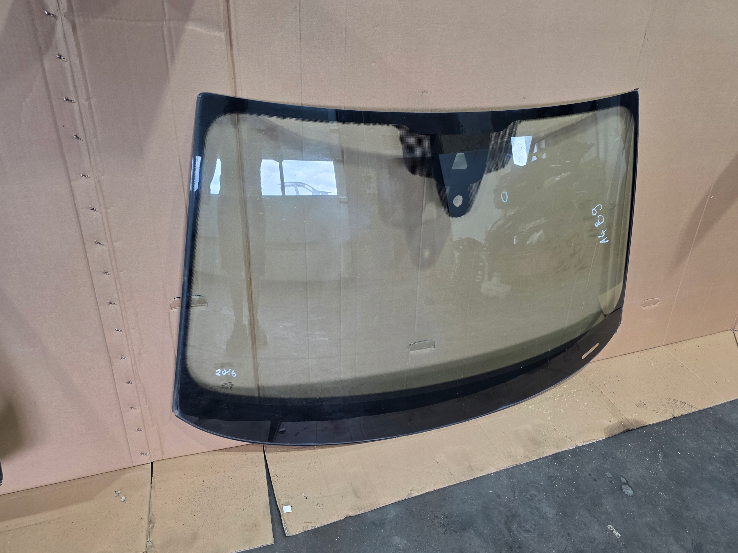 window front iron AUDI A4 B9 2016R original !!!