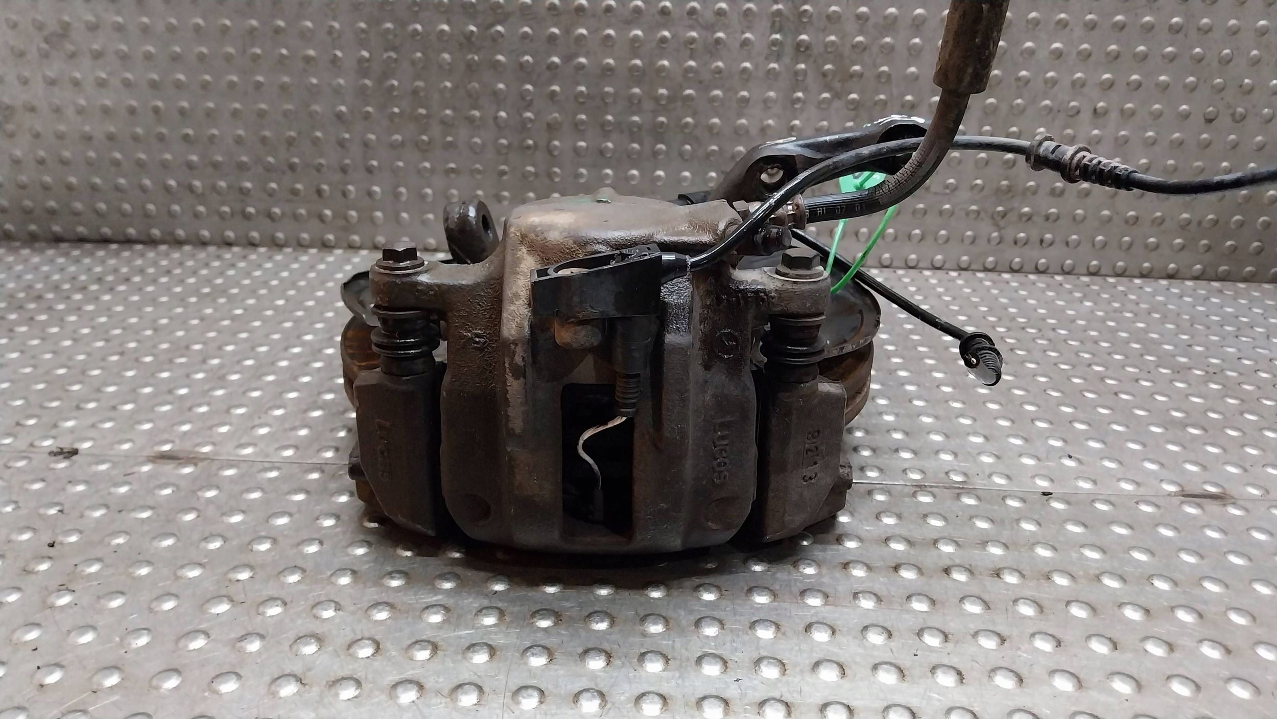 otoč čepu třmen pravý předek 6813 MERCEDES A W168