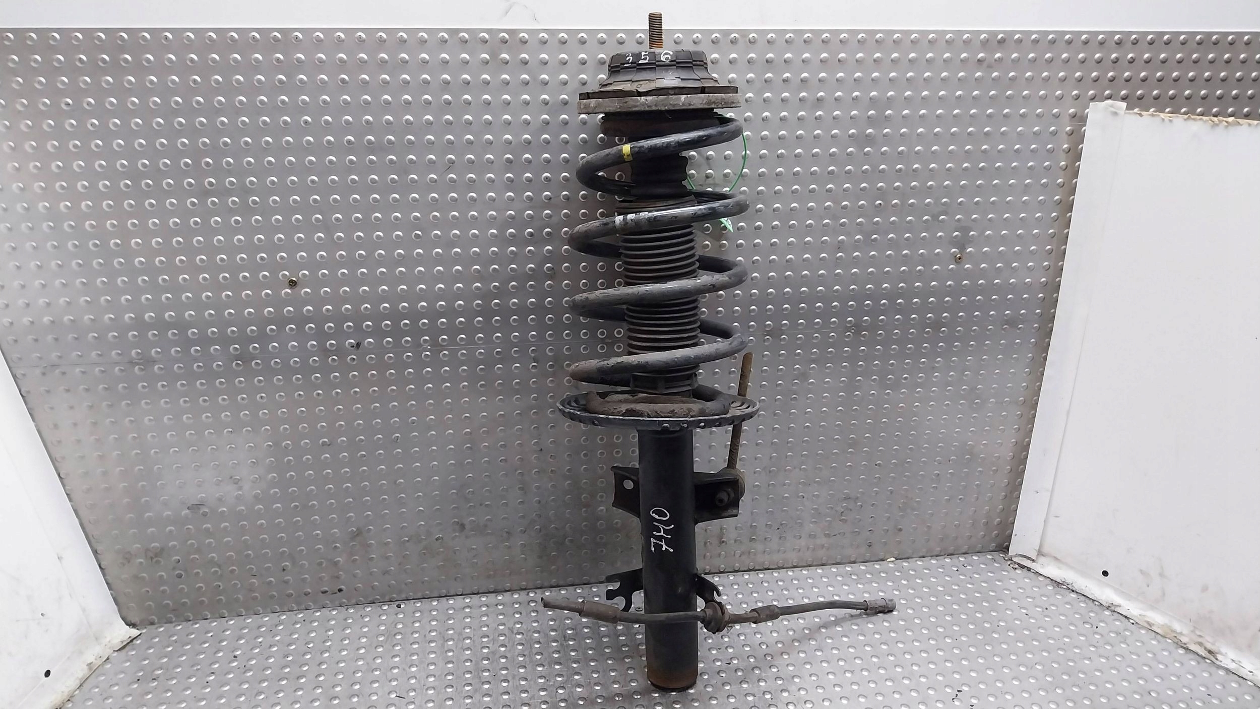 shock absorber left right front 7H0413031N VW TRANSPORTER T5 2.5 TDI