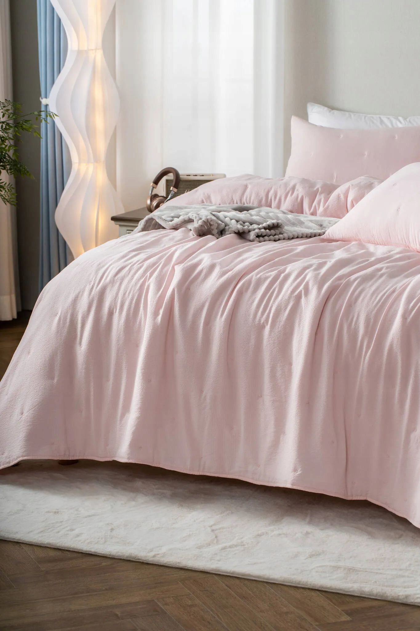 Dekorativní texturovaný přehoz Dotta 240x220 pudrový s výšivkou puntíků