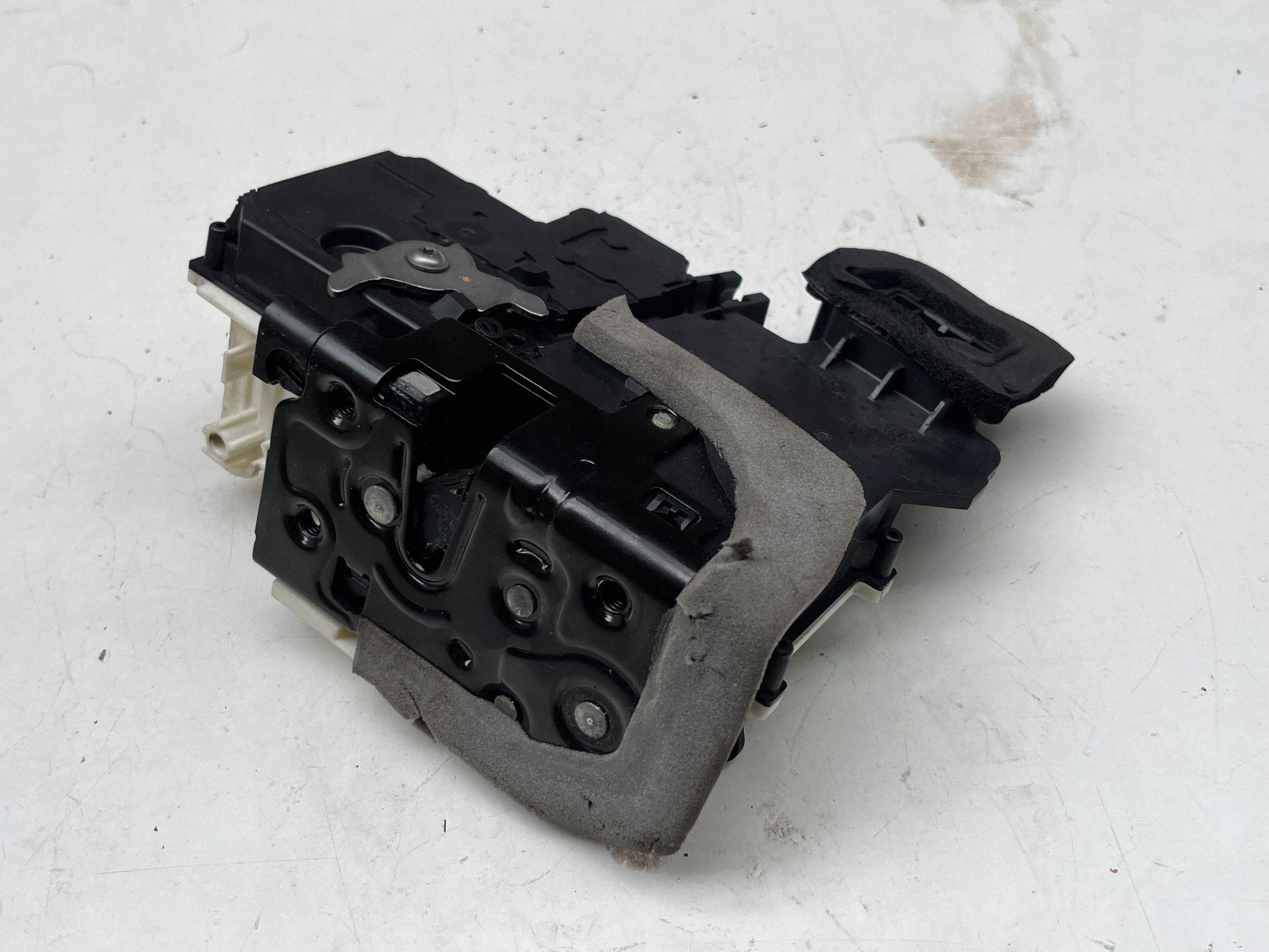 AUDI A6 C8 lock door right rear part 4K0839016Q @M