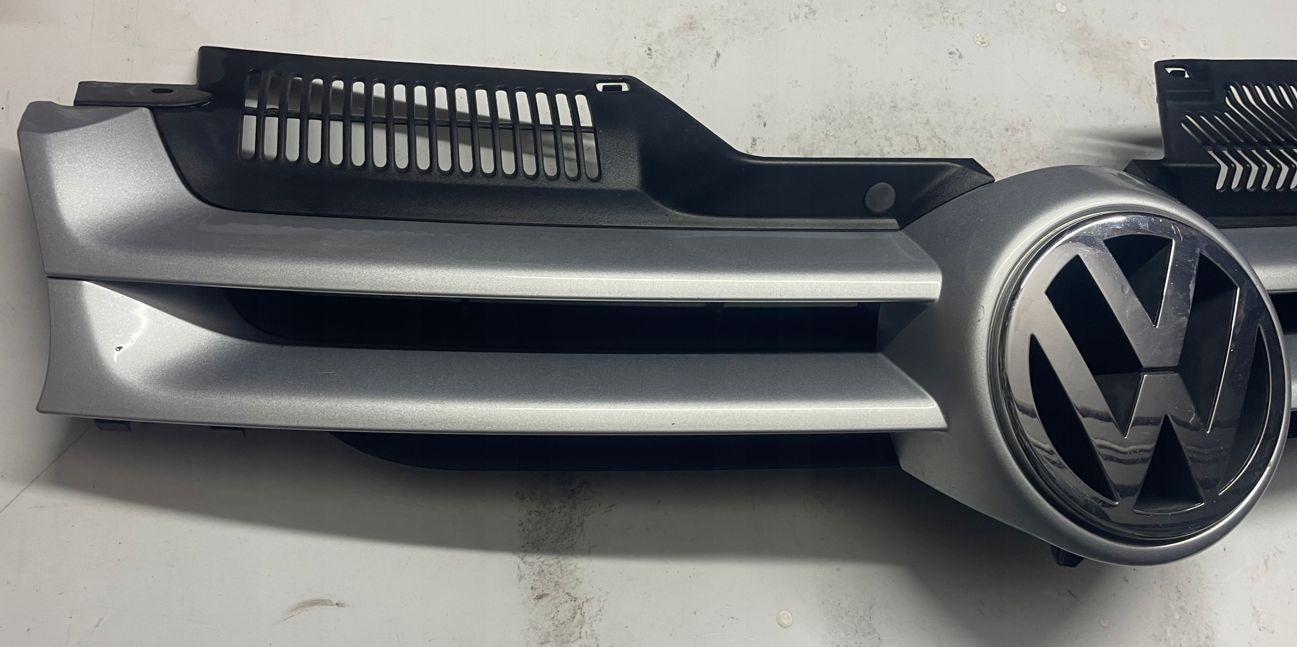 Vw Golf V GRILL ATRAPA PRZÓD kolor LA7W 1K0853655A Typ samochodu Samochody osobowe