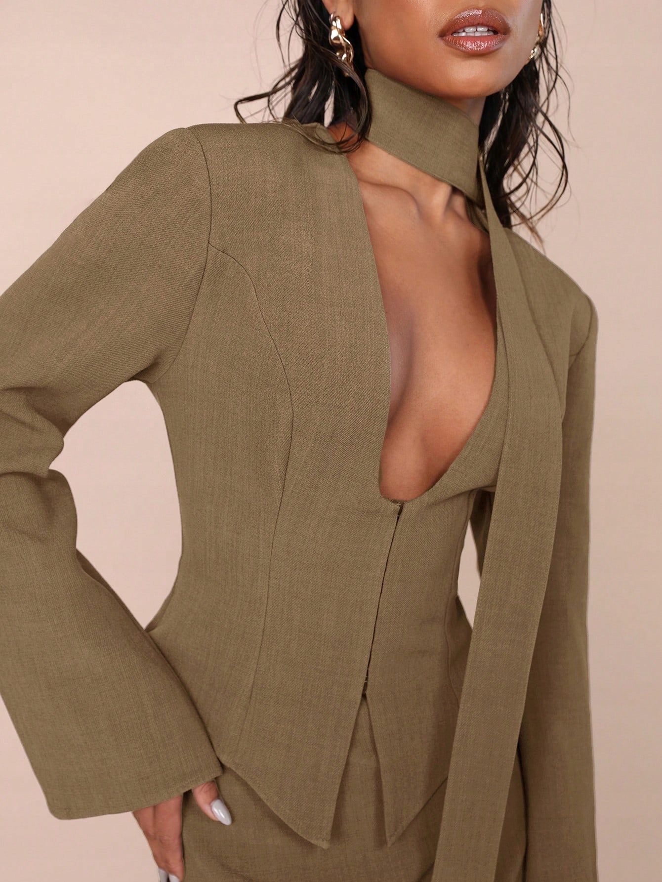 Dámský Elegantní Komplet Bodycon Béžový Mini Hluboký Výstřih Cosmina Xs 34