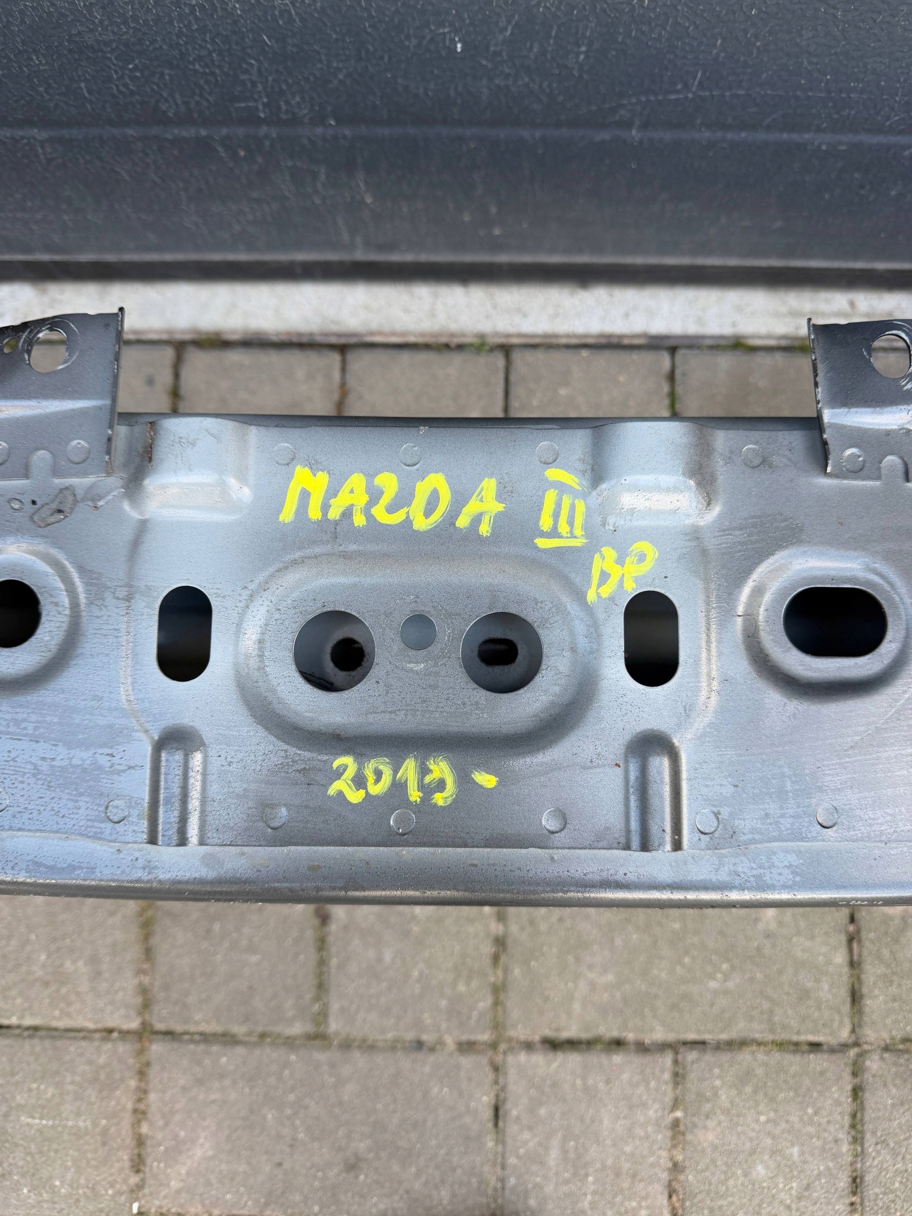 Mazda 3 träger unter Stoßstange vorne vorne