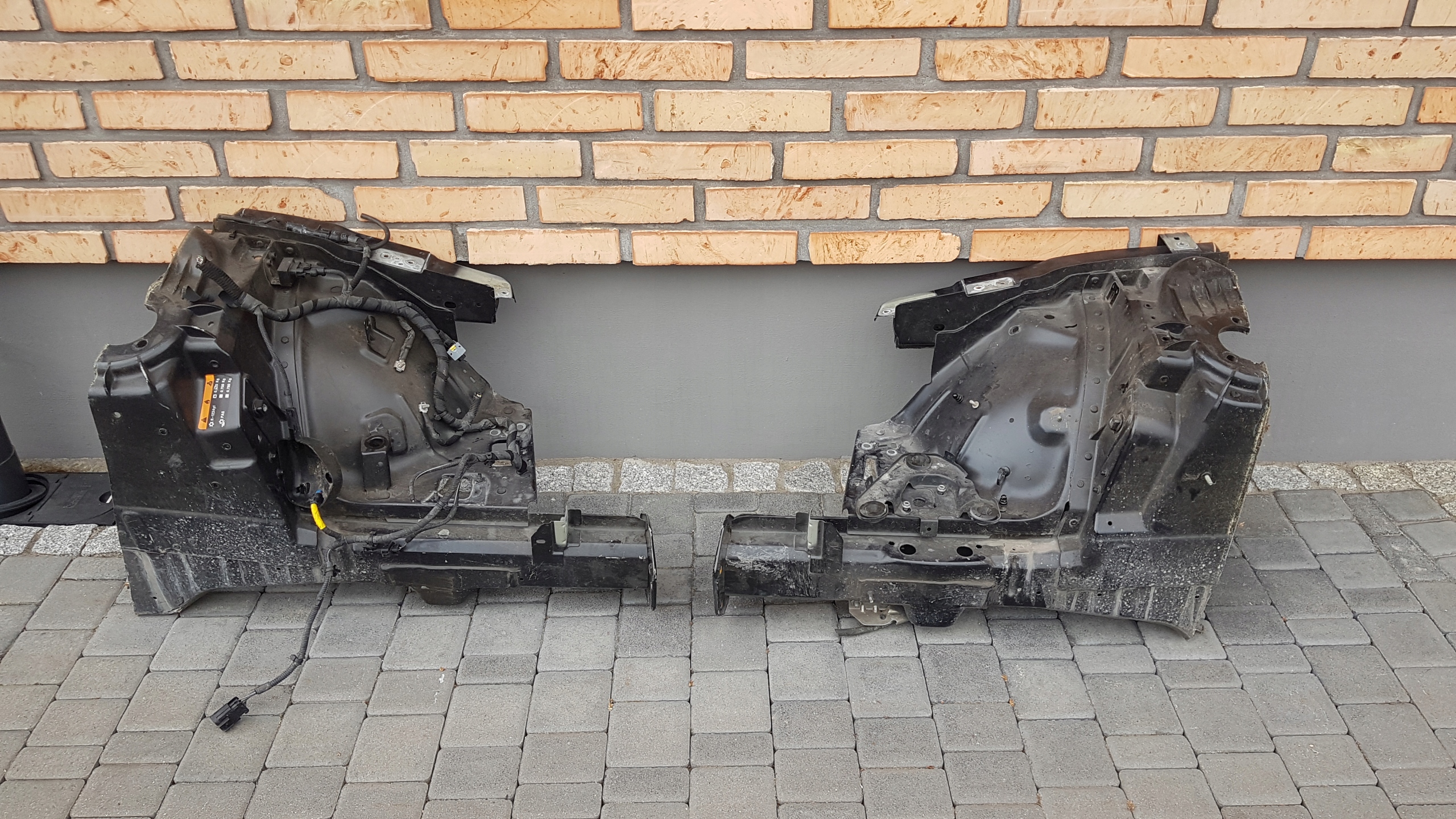 QUATTROPORTE VI ЛОНЖЕРОН ПЕРЕДНЯ ЧЕТВЕРТИНА