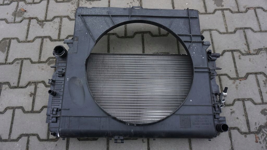 MERCEDES SPRINTER 910 - chladič vody ventilátor