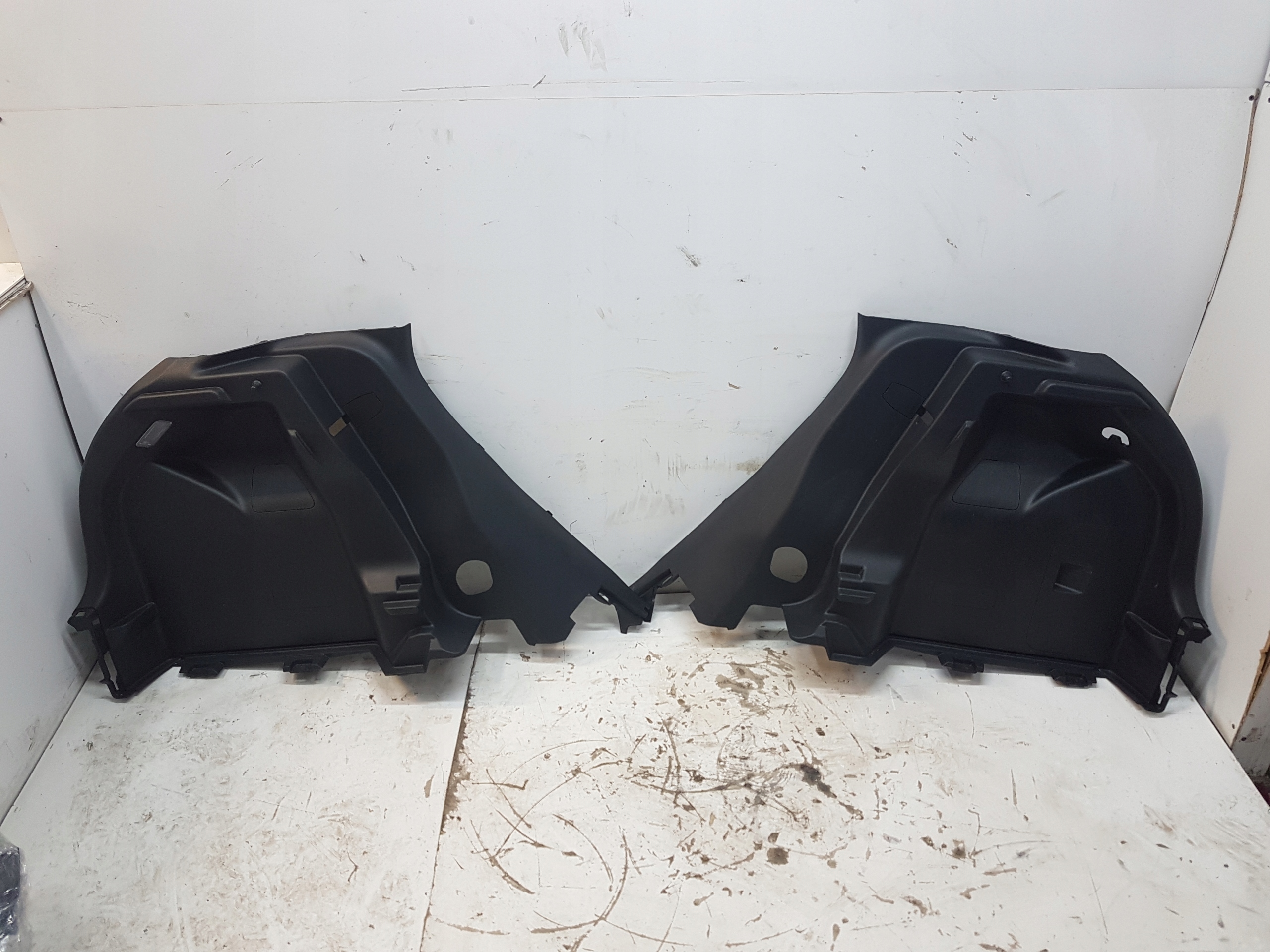 64740-k0050 - YARIS IV P21 бекон багажник правый левый