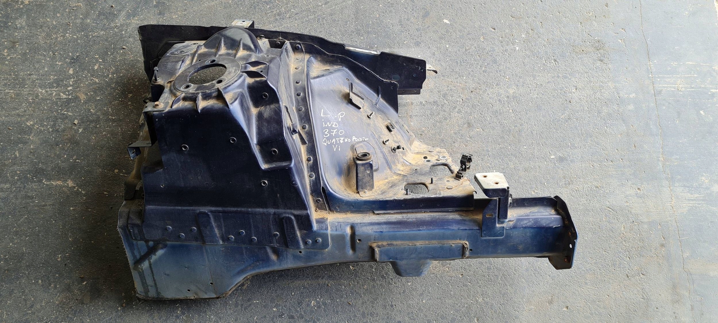 Maserati Quattroporte VI quarter left left front quarter