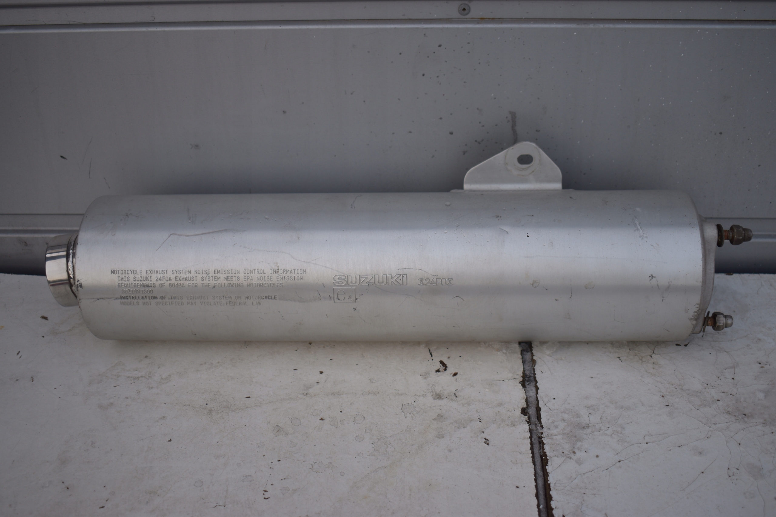 24FO - SUZUKI GSXR 1300 ГЛУШНИК