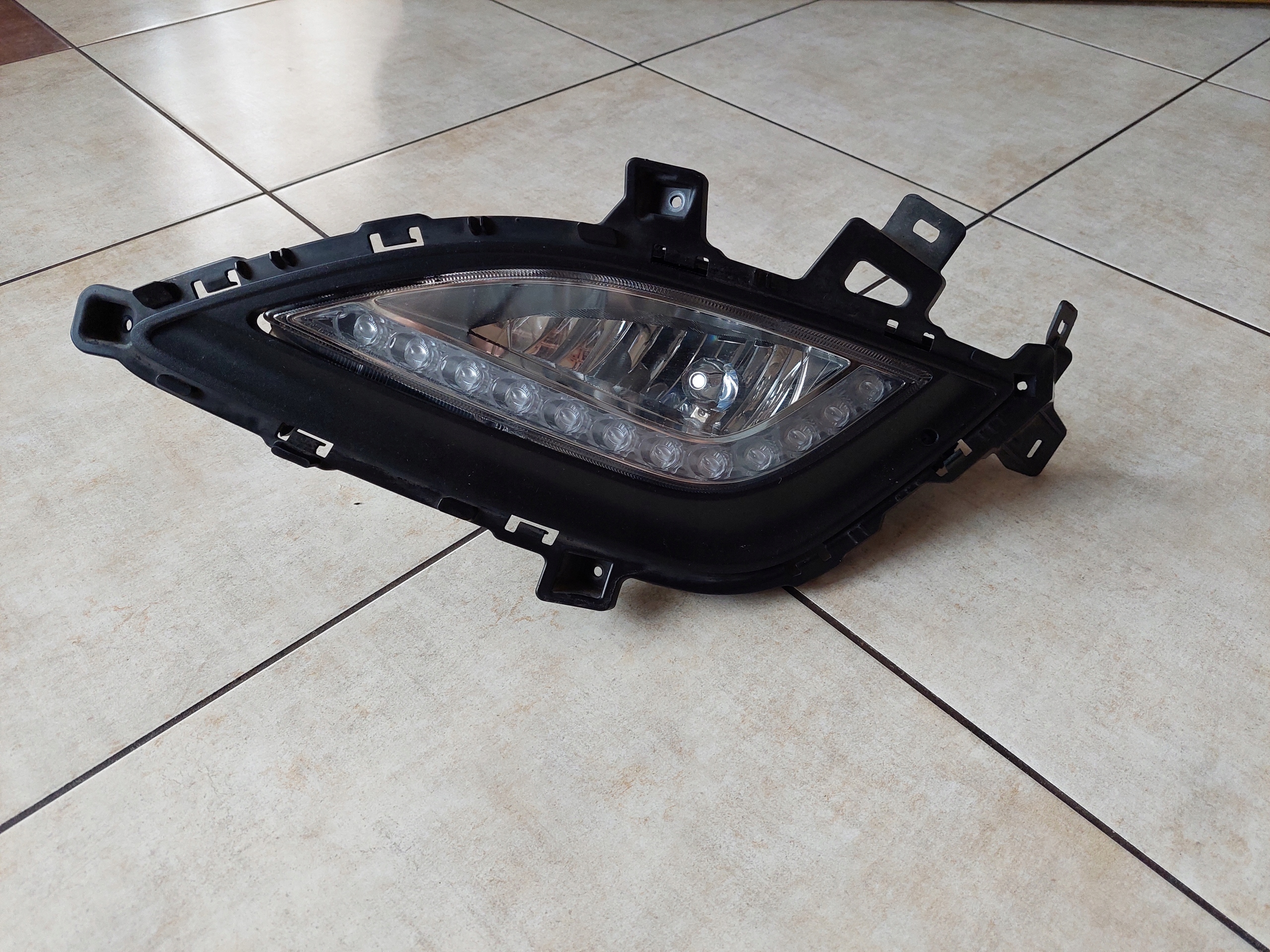 свет led - левый - воздухозаборник жалюзи - Hyundai I30 II 2012