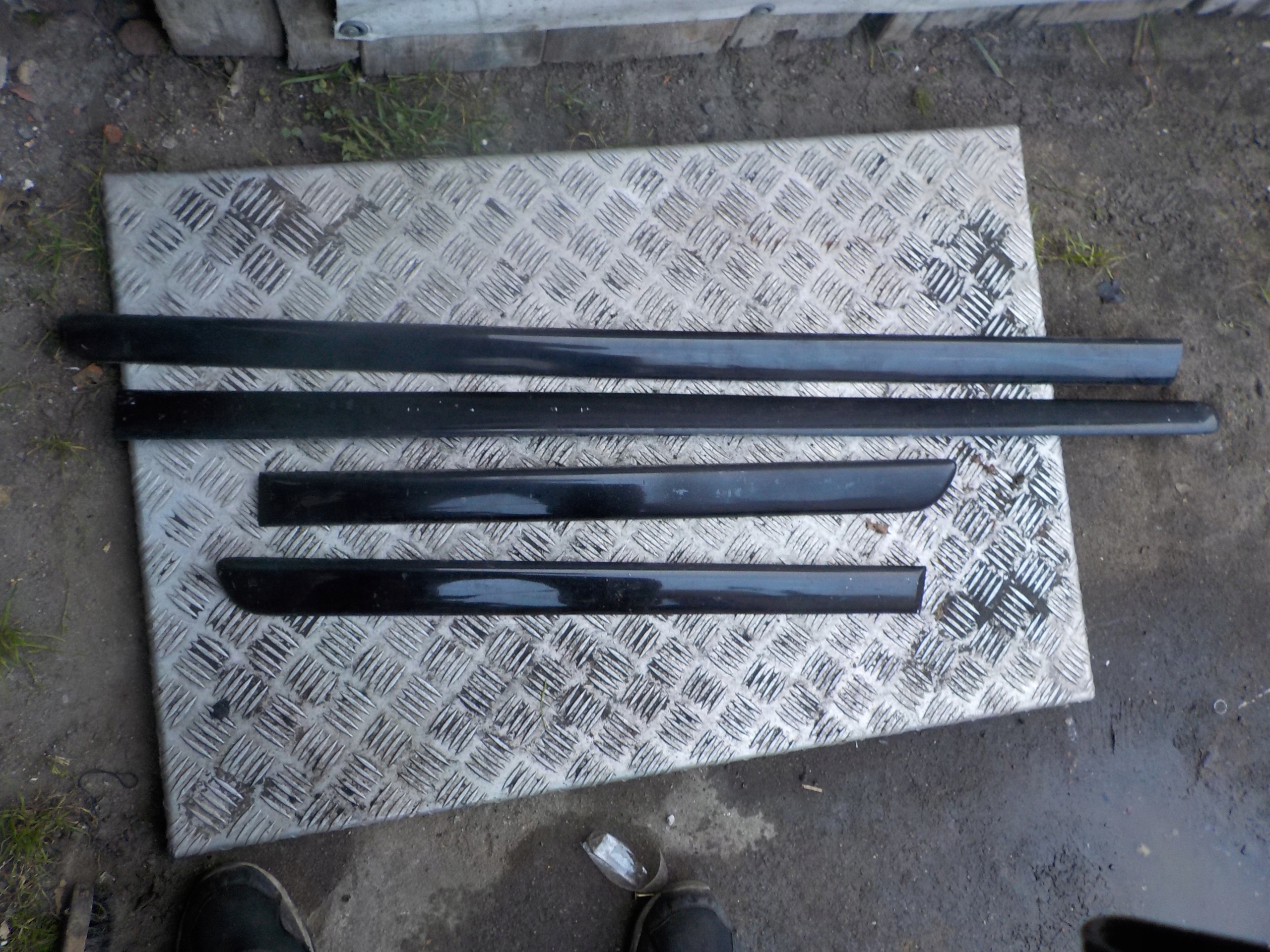 MERCEDES ML W163 moulding door right front black