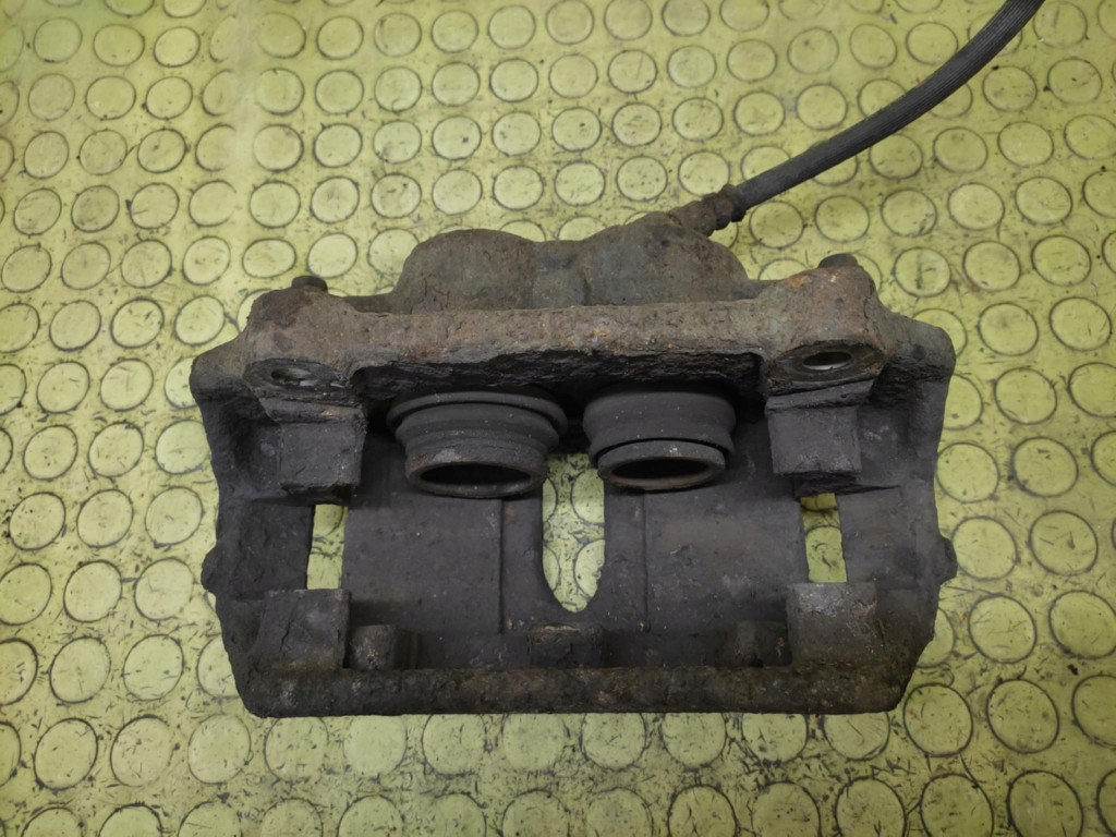 OPEL VIVARO 1.9 DCI caliper brake left front