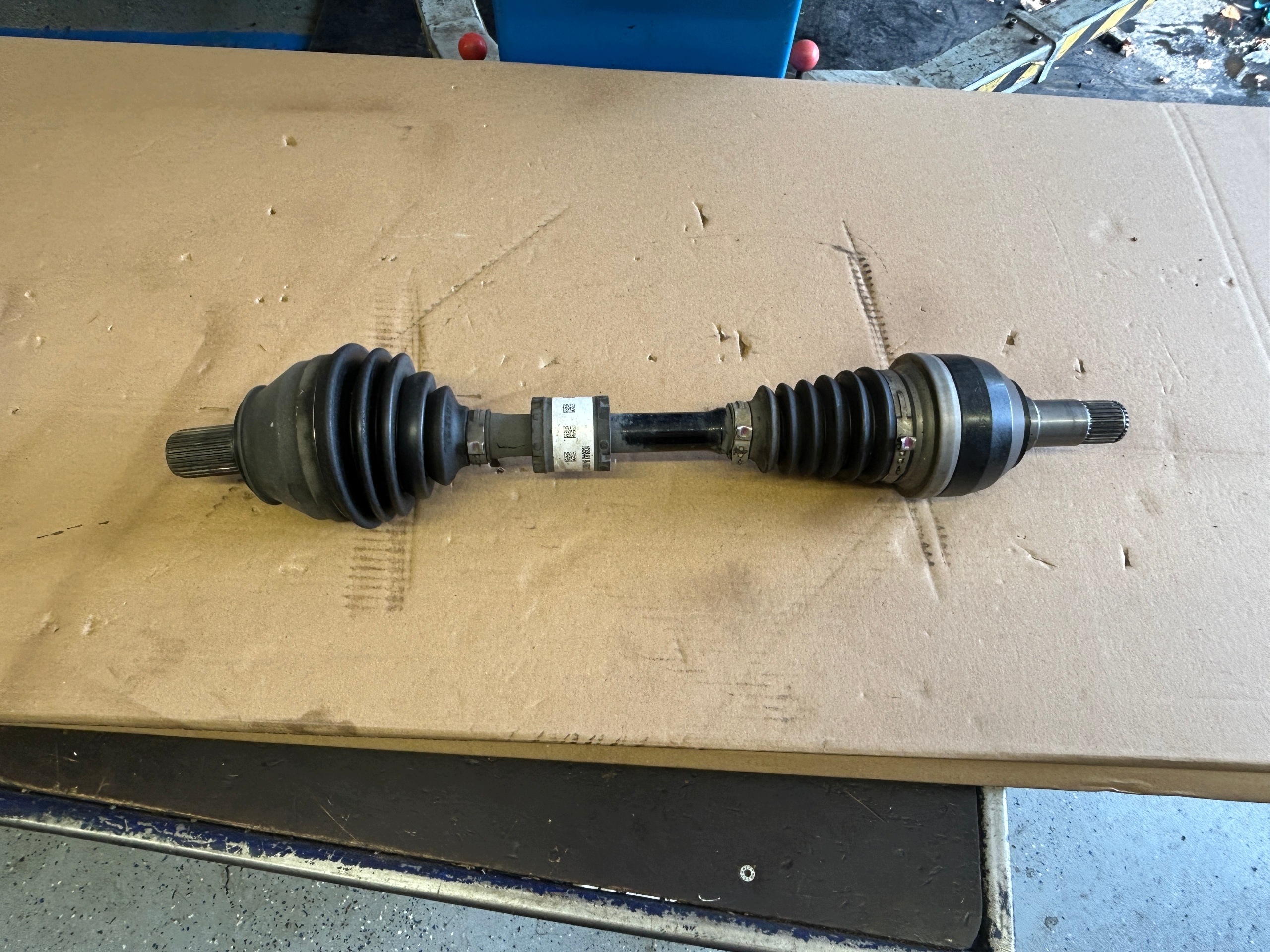 MERCEDES W177 1,3 CGI semi-axis left complete A1773302701